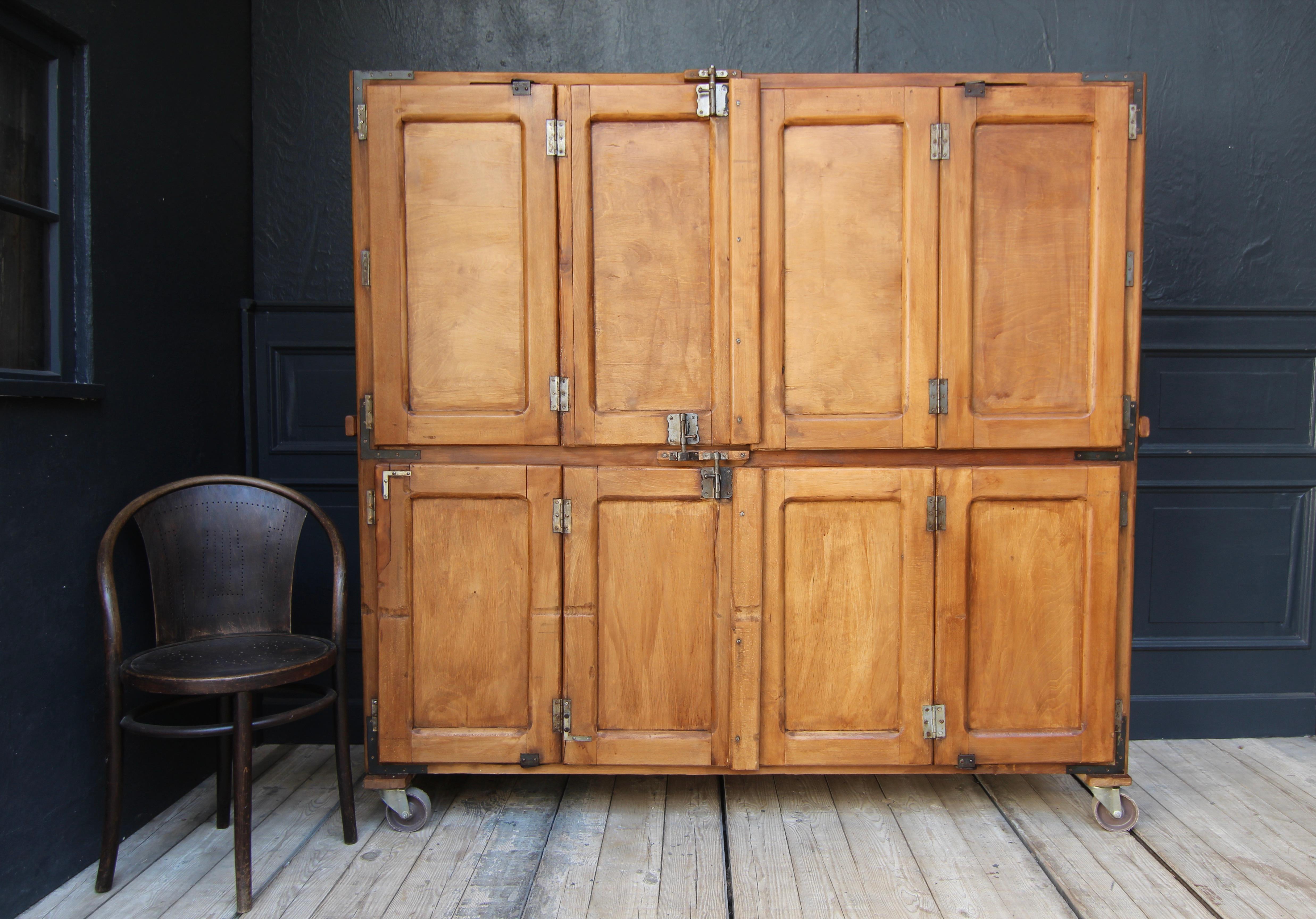 20th Century French Bakery Cabinet In Good Condition In Dusseldorf, DE