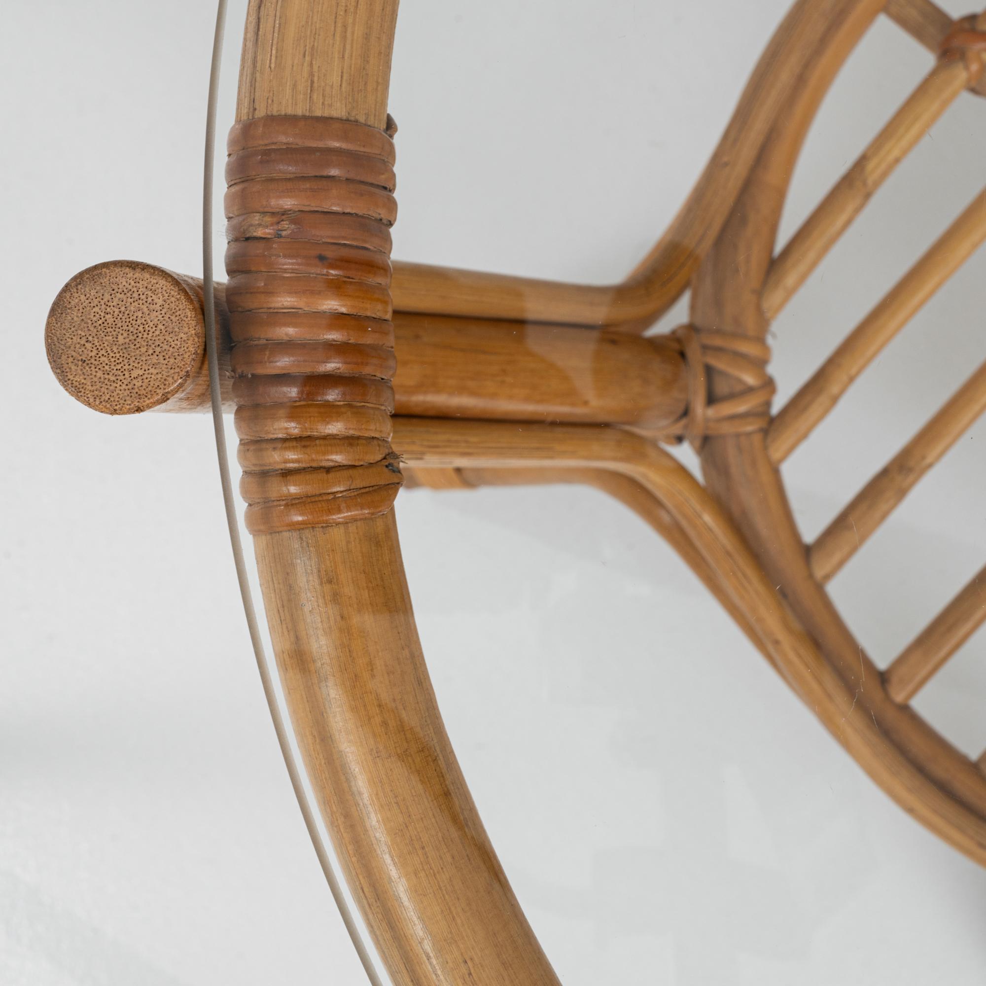 Table basse en bambou français du 20e siècle avec plateau en verre en vente 5