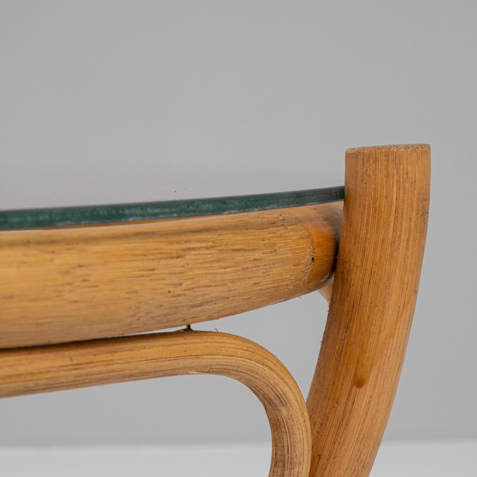 Table basse en bambou français du 20e siècle avec plateau en verre en vente 1