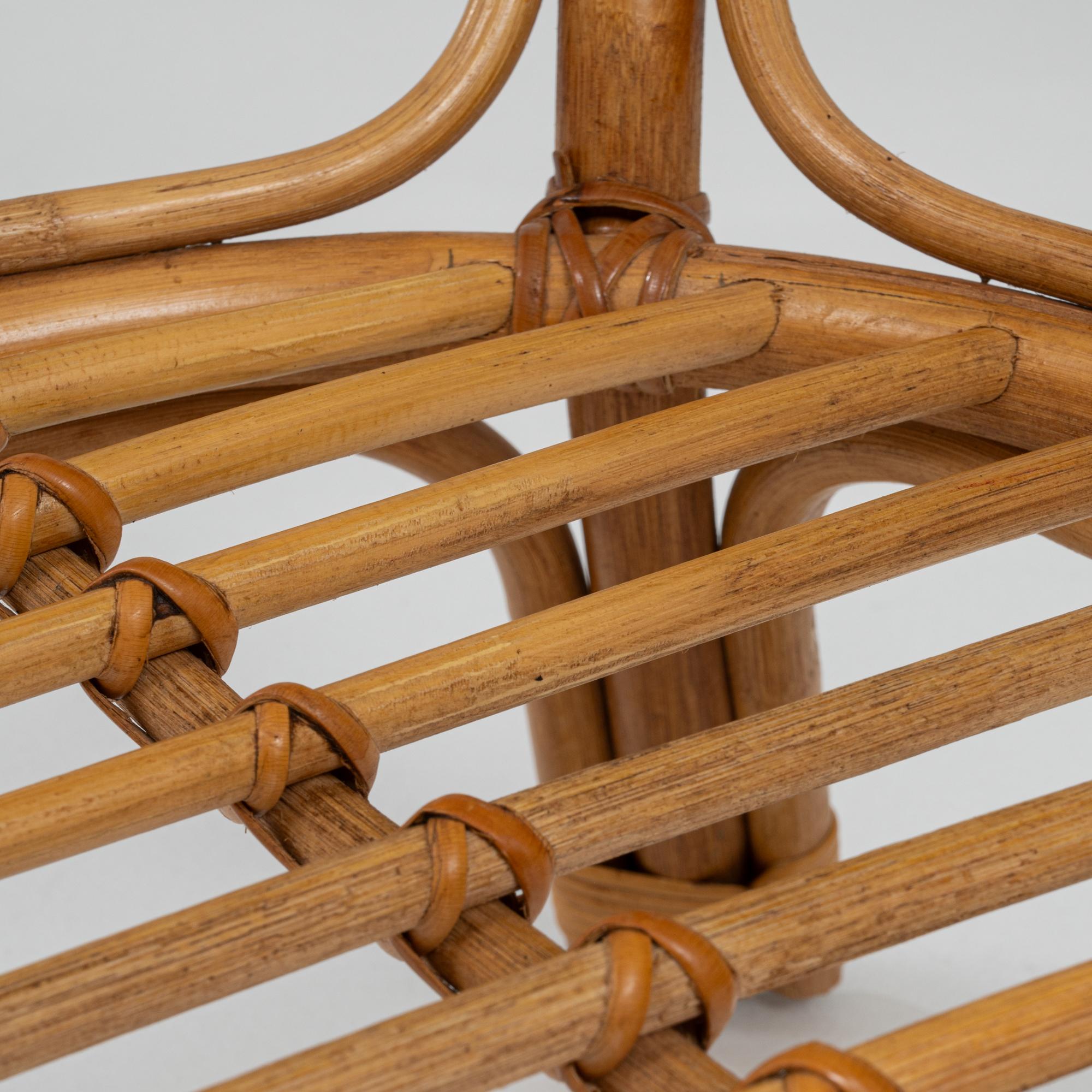 Table basse en bambou français du 20e siècle avec plateau en verre en vente 2