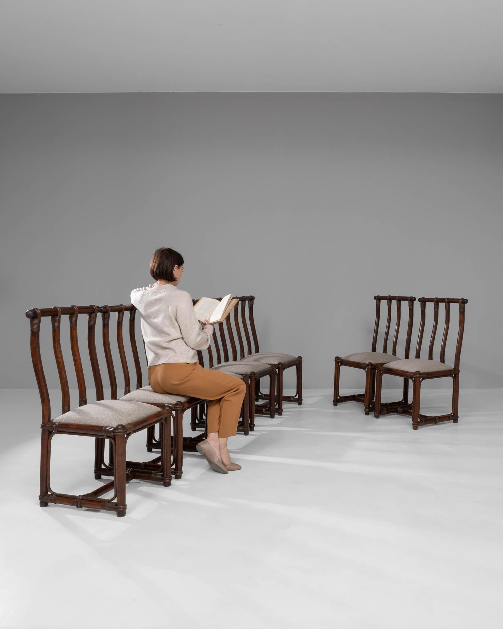 Französische Bambus-Esszimmerstühle des 20. Jahrhunderts mit gepolsterten Sitzen, 7er-Set im Zustand „Gut“ im Angebot in High Point, NC