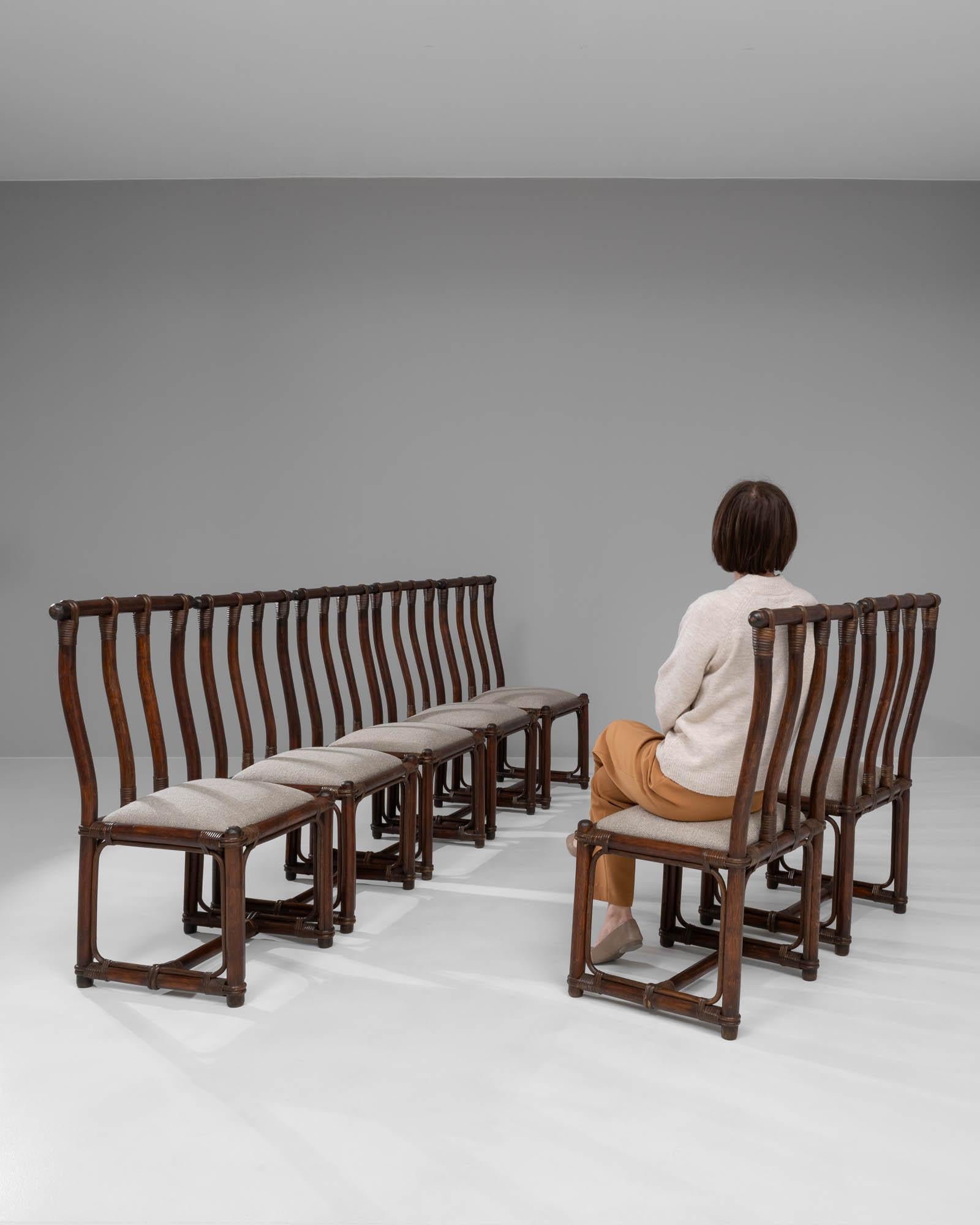 Französische Bambus-Esszimmerstühle des 20. Jahrhunderts mit gepolsterten Sitzen, 7er-Set im Angebot 1