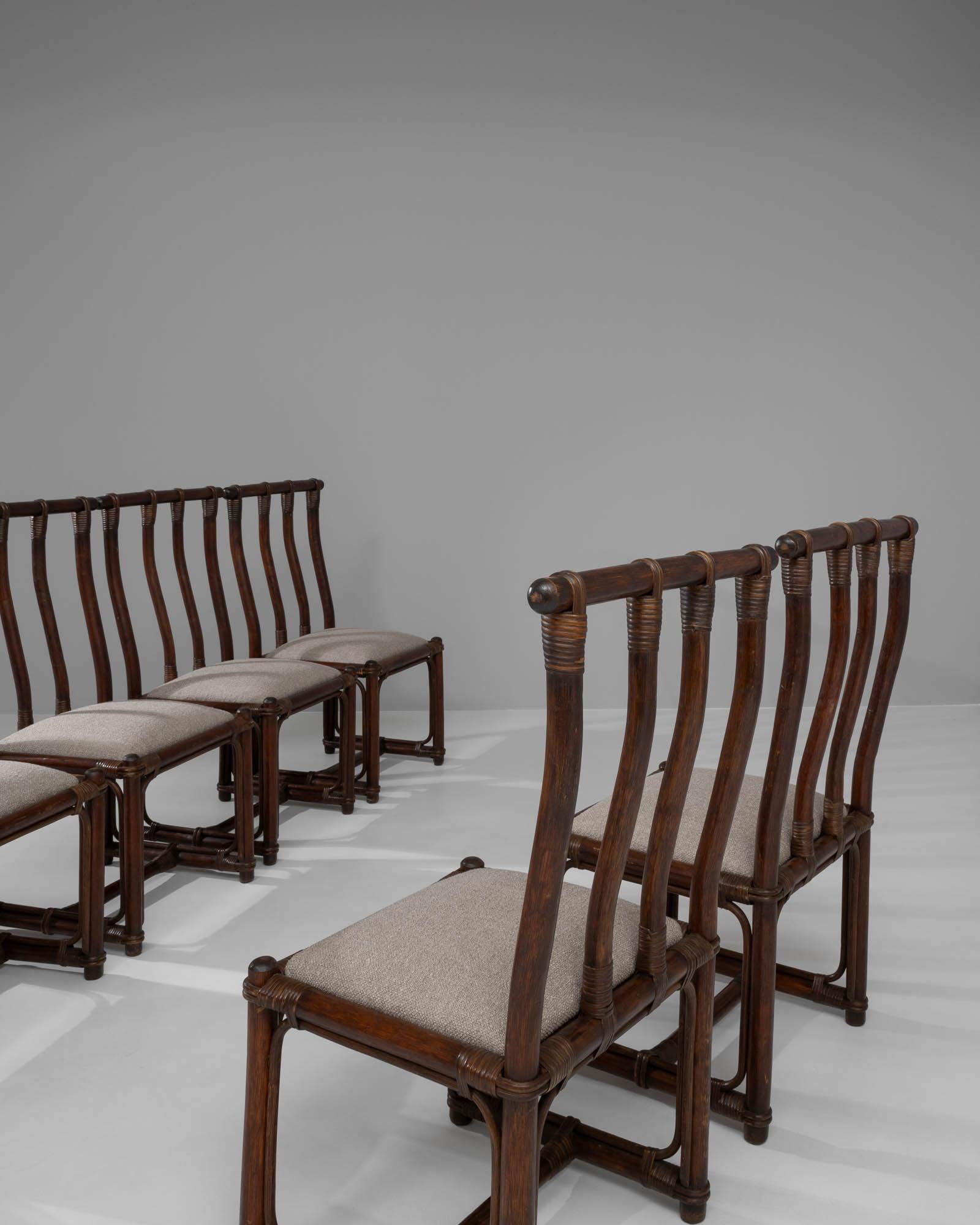 Französische Bambus-Esszimmerstühle des 20. Jahrhunderts mit gepolsterten Sitzen, 7er-Set im Angebot 2