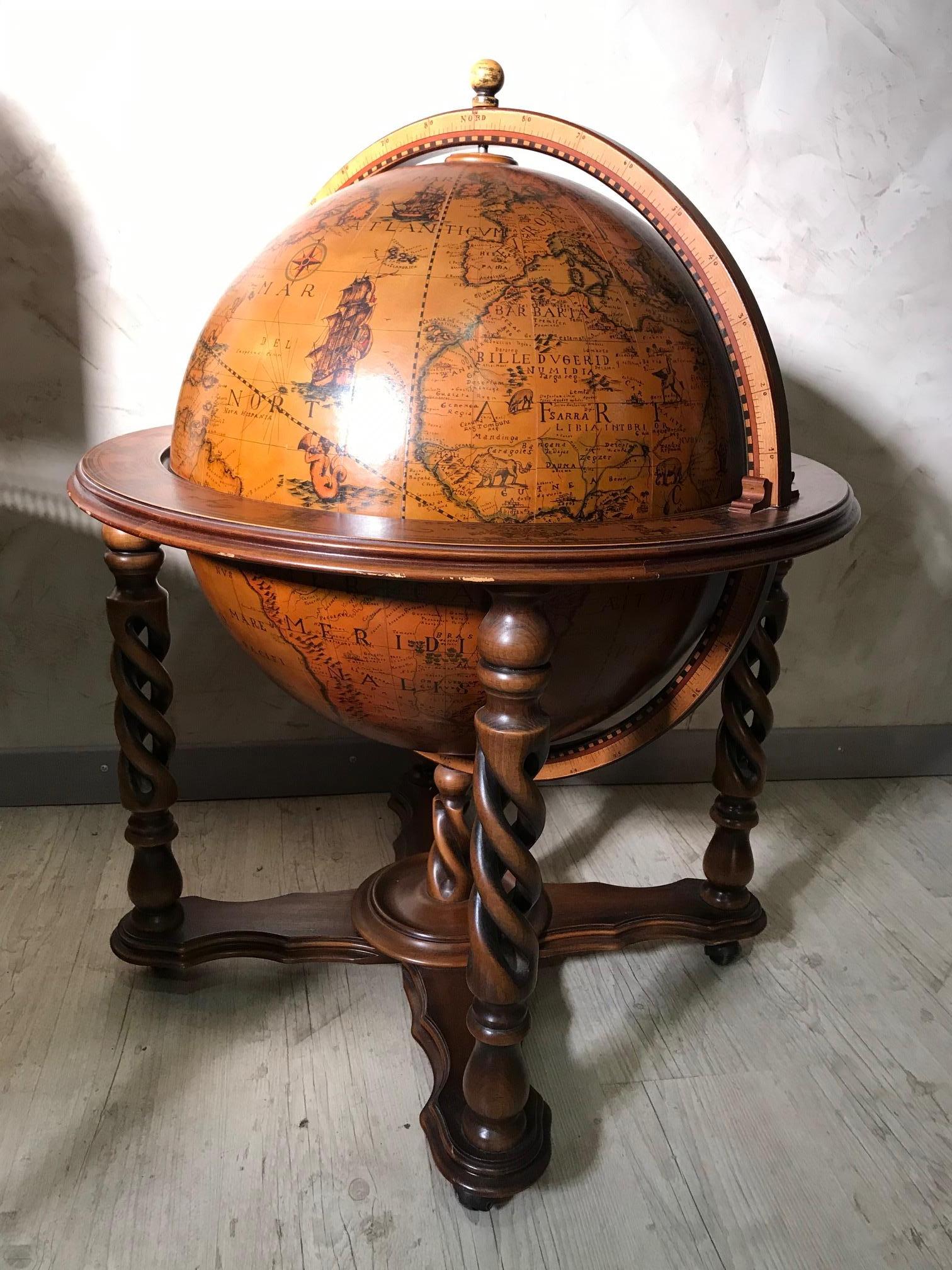 20th Century French Bar World Globe, 1940s In Good Condition In LEGNY, FR
