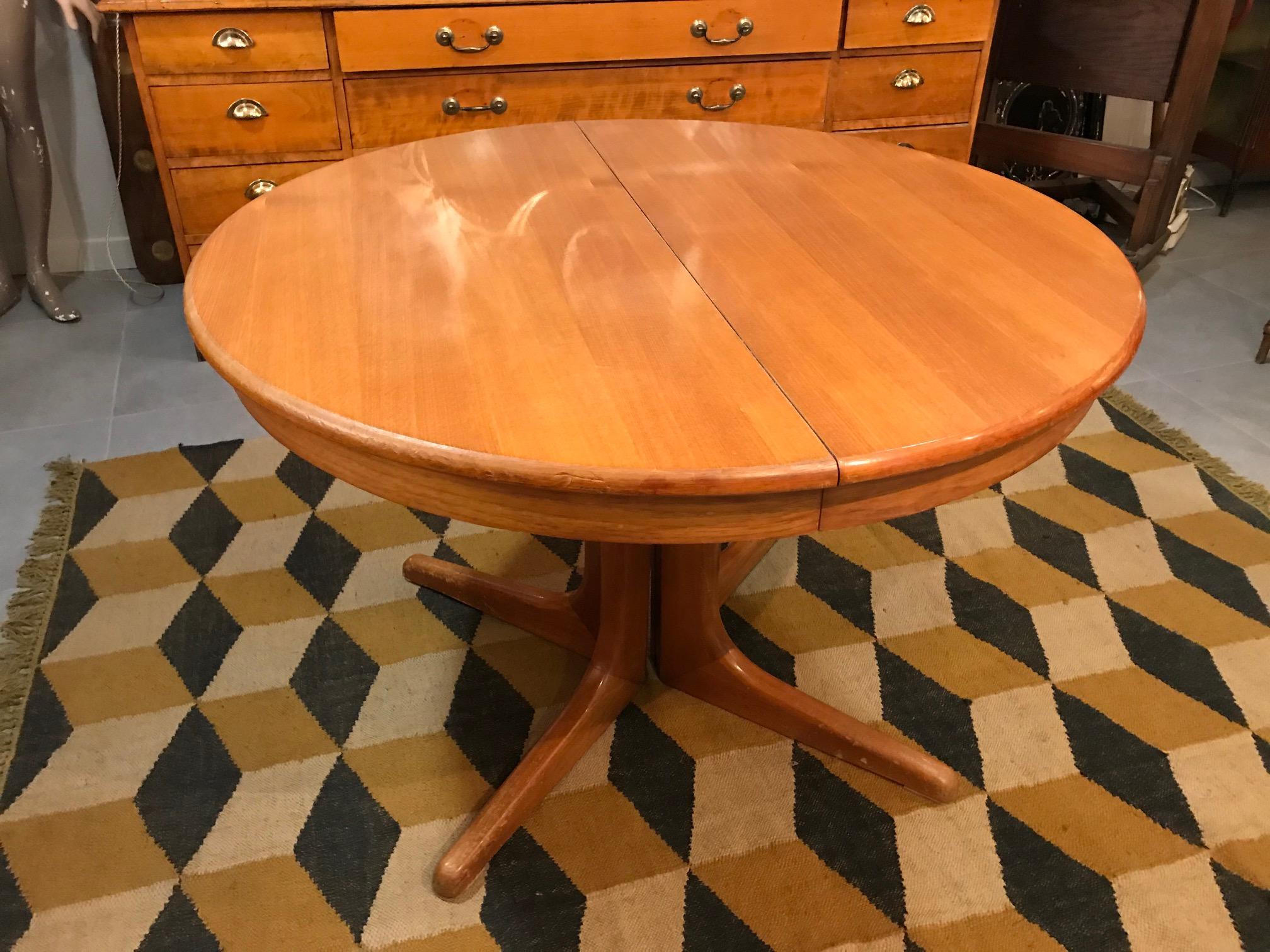 20th Century French Baumann Expandable Table, 1960s In Good Condition In LEGNY, FR