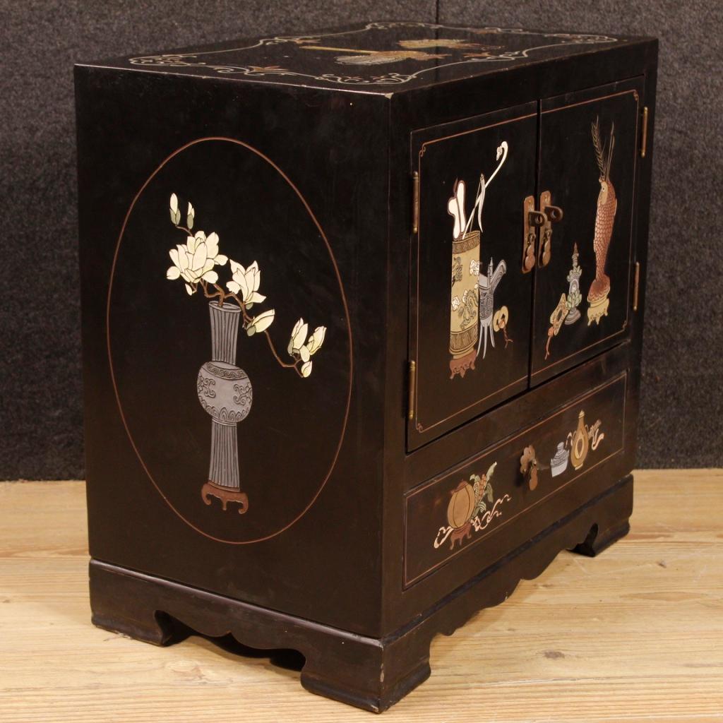20th Century French Bedside Table in Lacquered and Painted Chinoiserie Wood 3