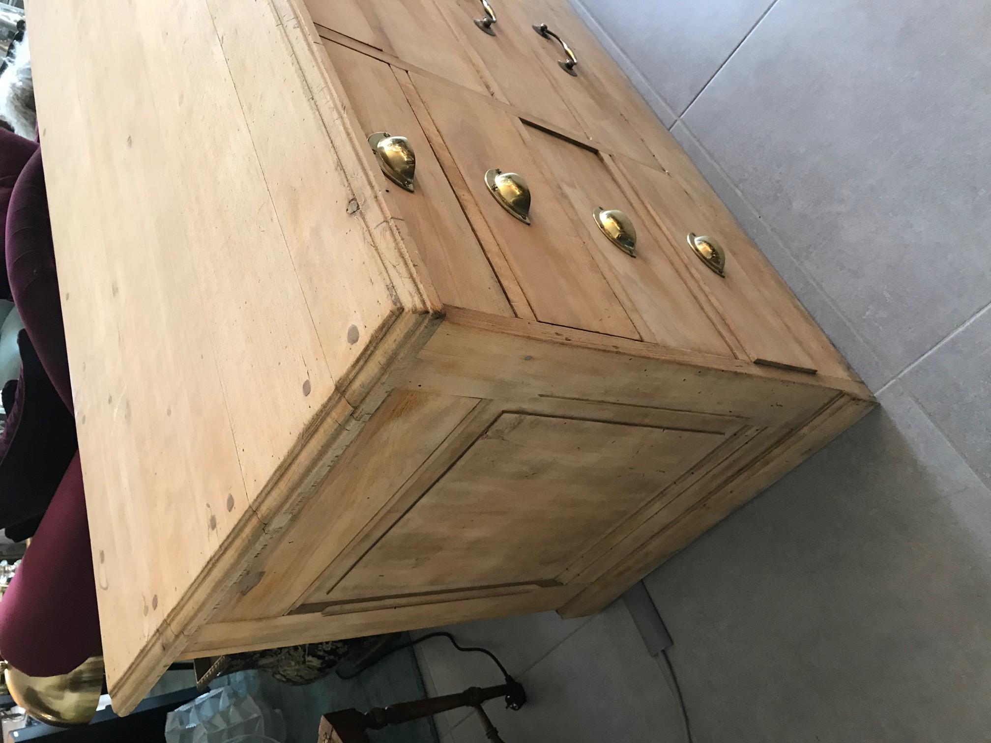 Beautiful 20th century French beech chests of drawer from the 1920s.
Gilded brass handles. Four large drawers in the middle and eight smaller drawer at the extremities.
Very nice quality. This kind of furniture use to be in shop to exposed