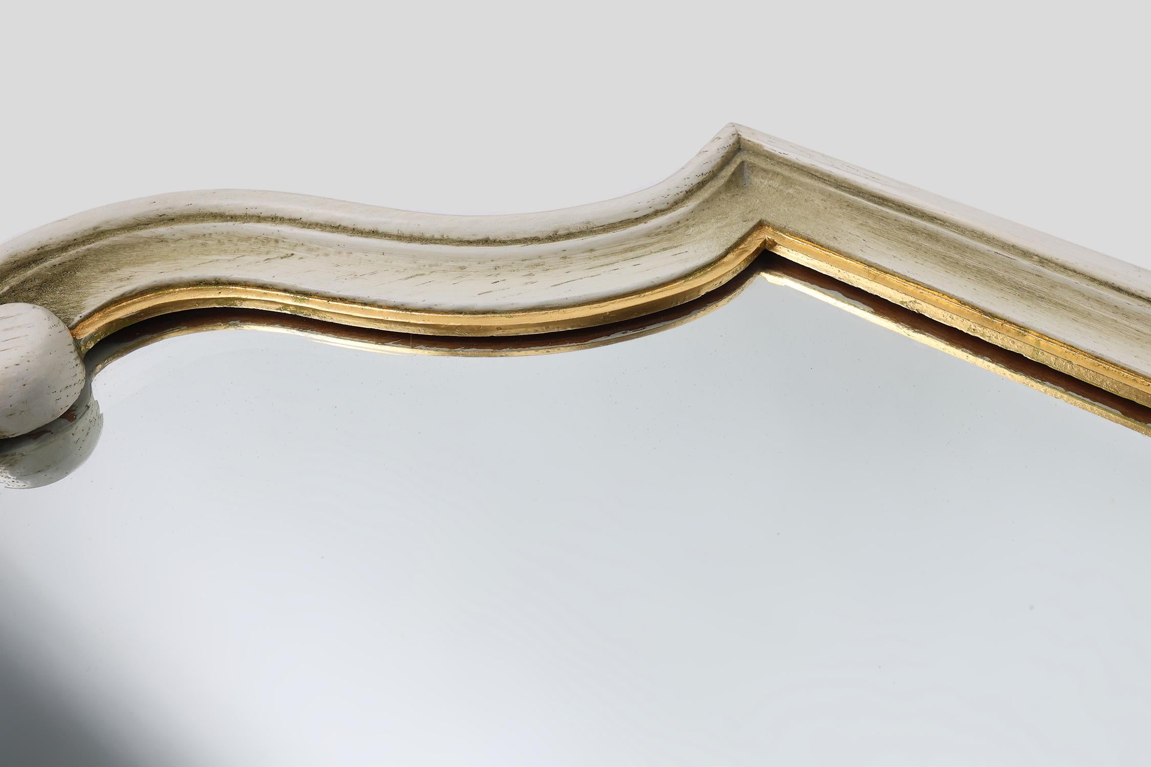 Miroir biseauté de style Louis XV du 20ème siècle en vente 1