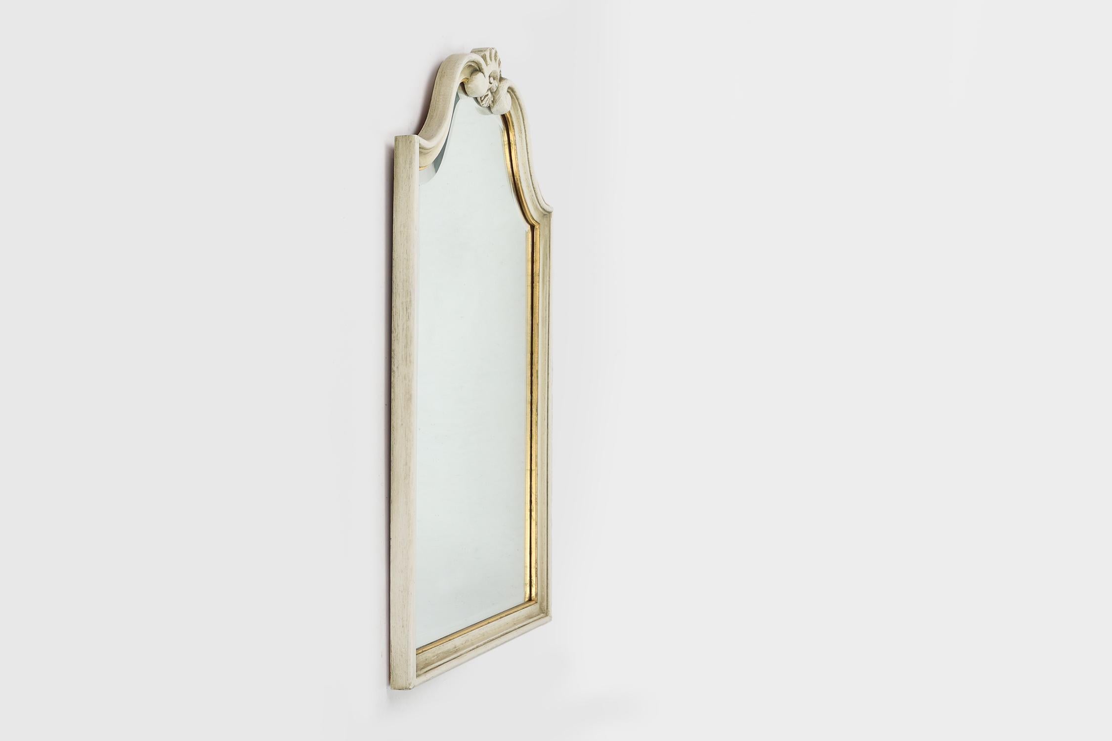 Miroir biseauté de style Louis XV du 20ème siècle en vente 2