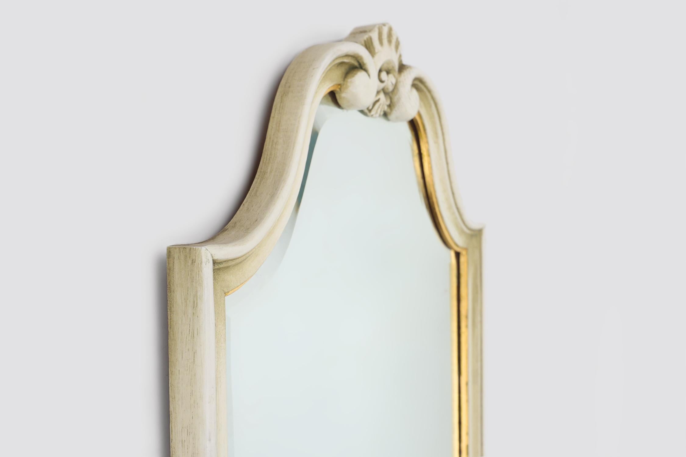 Miroir biseauté de style Louis XV du 20ème siècle en vente 4