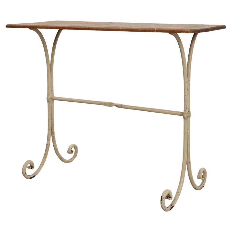Table de bistrot française du 20ème siècle avec base en fonte et plateau en Oak en vente