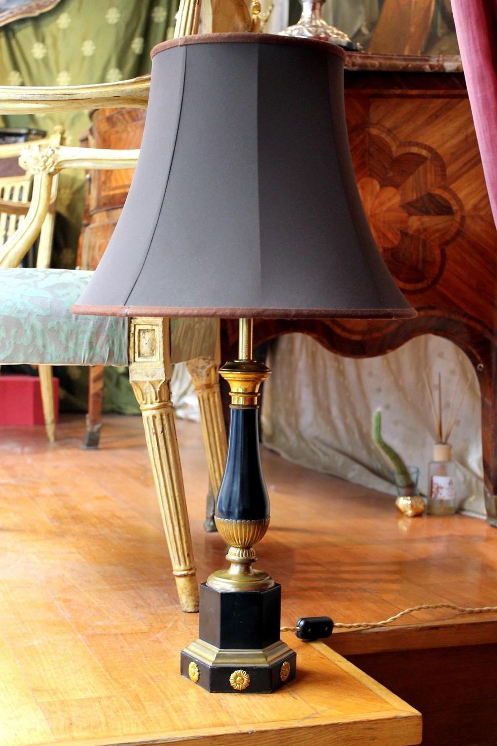 20th Century French Black Enamel Tole and Gilt Bronze Table Lamp with Silk Shade For Sale 8