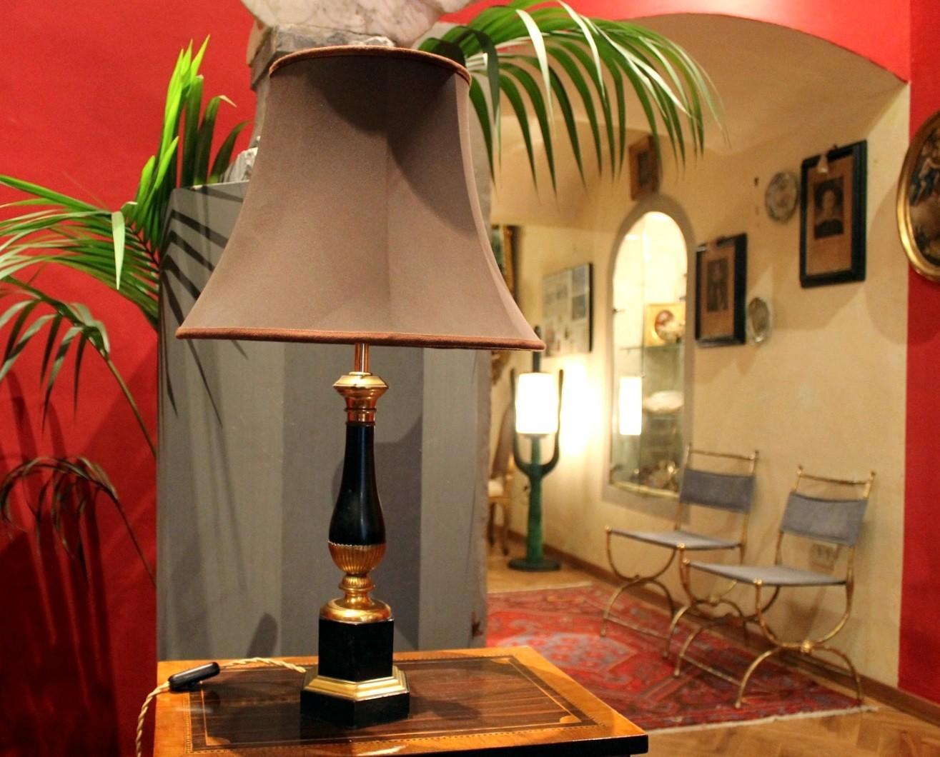 20th Century French Black Enamel Tole and Gilt Bronze Table Lamp with Silk Shade For Sale 9