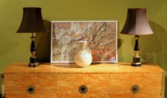 Lampada da tavolo francese del XX secolo in smalto nero e bronzo dorato con paralume in seta