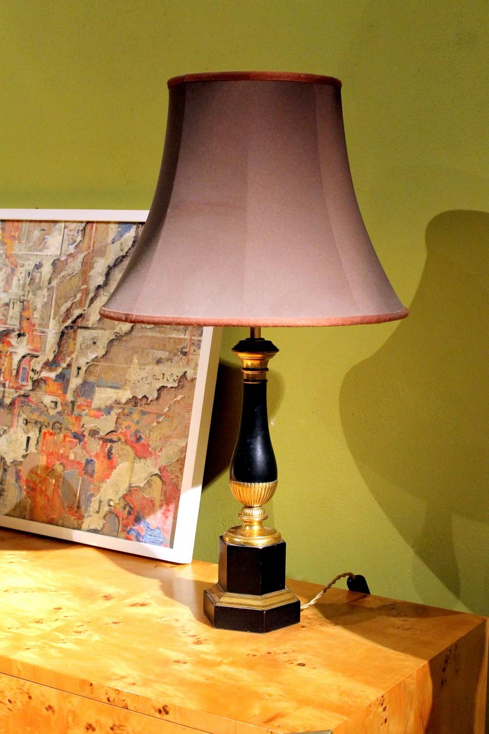 20th Century French Black Enamel Tole and Gilt Bronze Table Lamp with Silk Shade In Good Condition For Sale In Firenze, IT