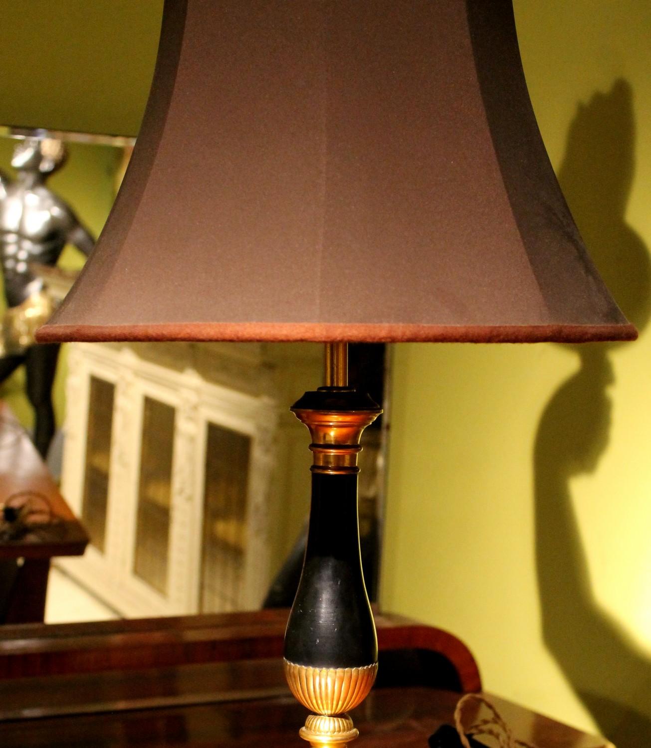 20th Century French Black Enamel Tole and Gilt Bronze Table Lamp with Silk Shade For Sale 2