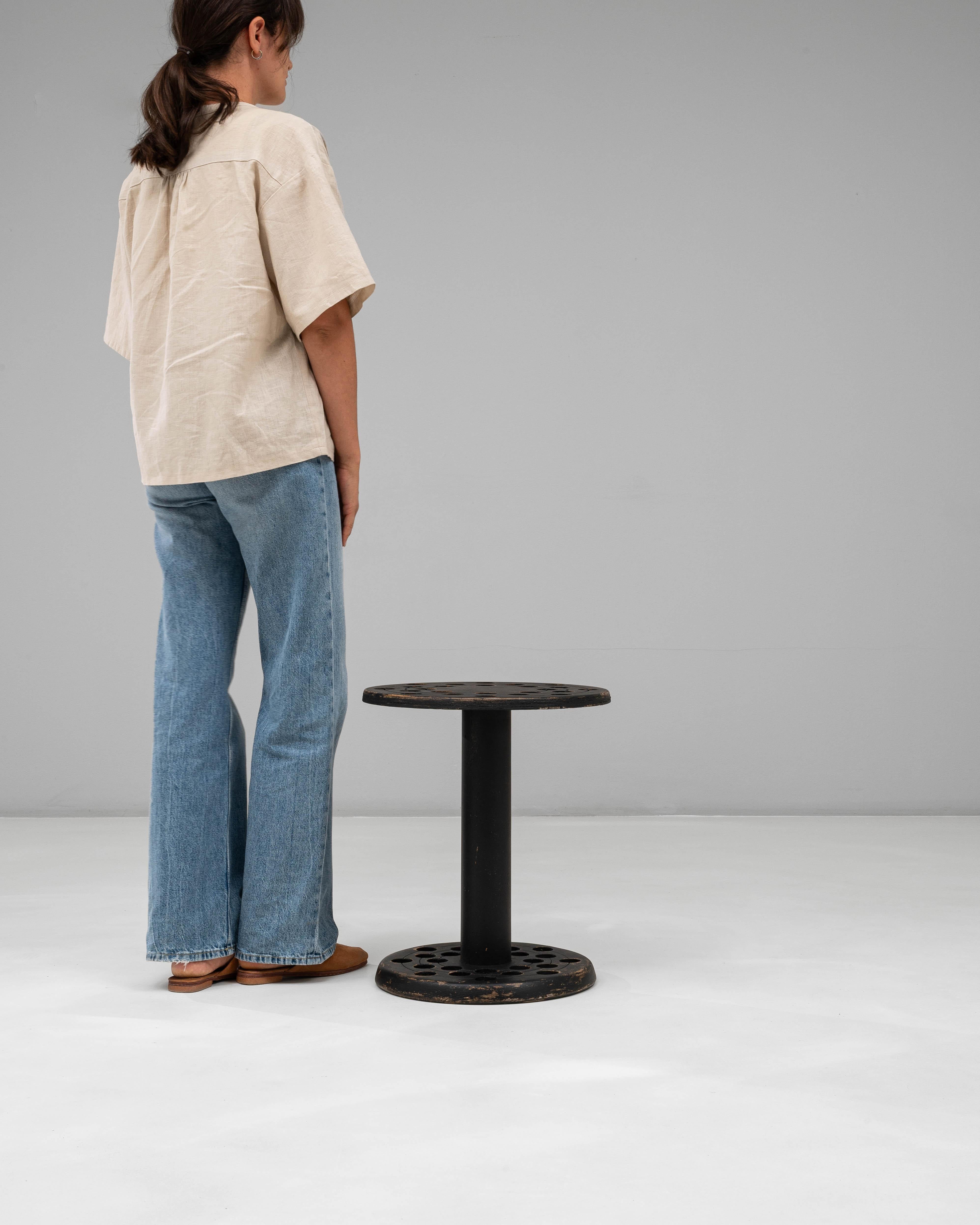 Supporto per bastone in legno patinato nero del XX secolo in vendita 1