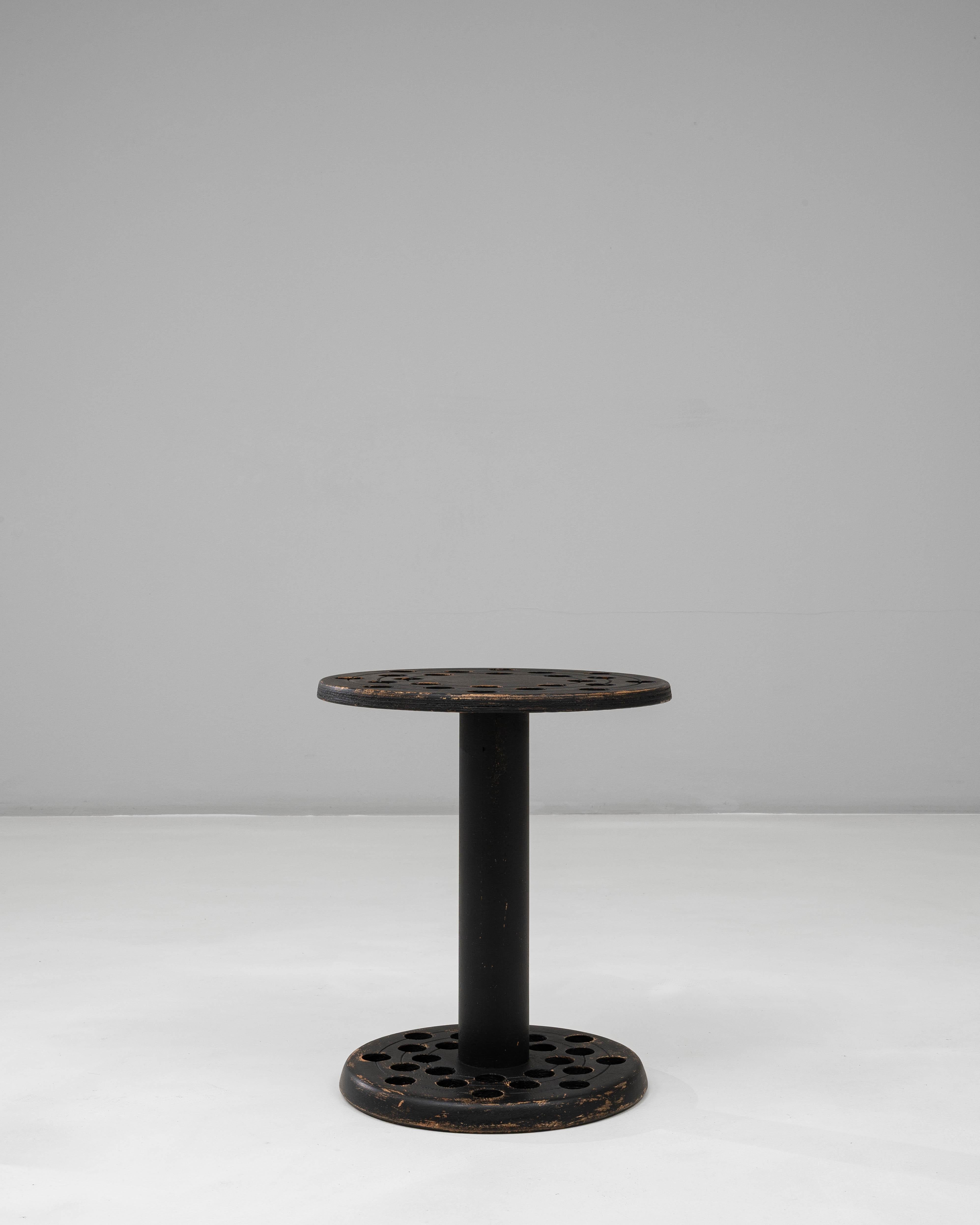 Supporto per bastone in legno patinato nero del XX secolo in vendita 4