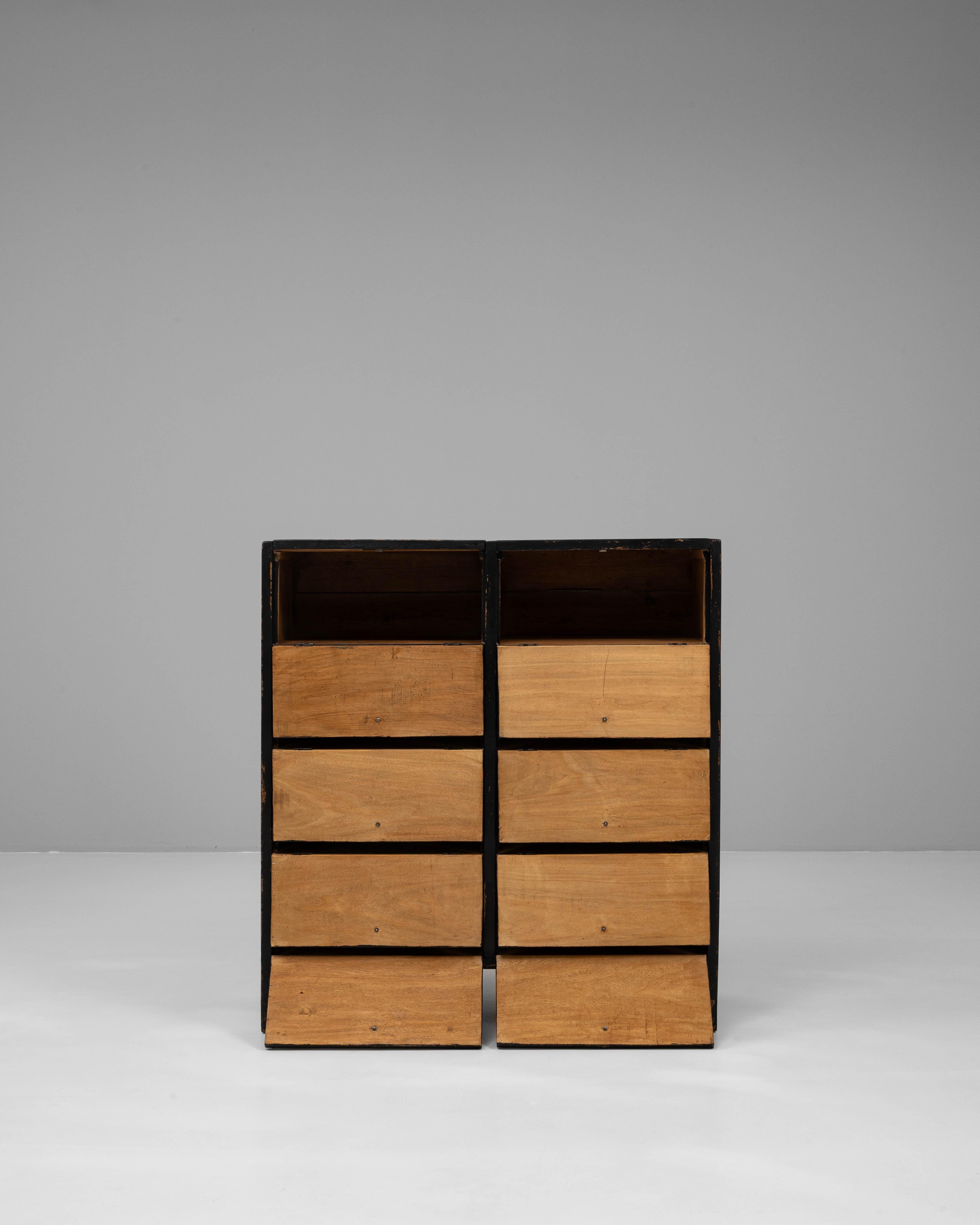 Francese Cassettiera francese in legno patinato nero del XX secolo in vendita