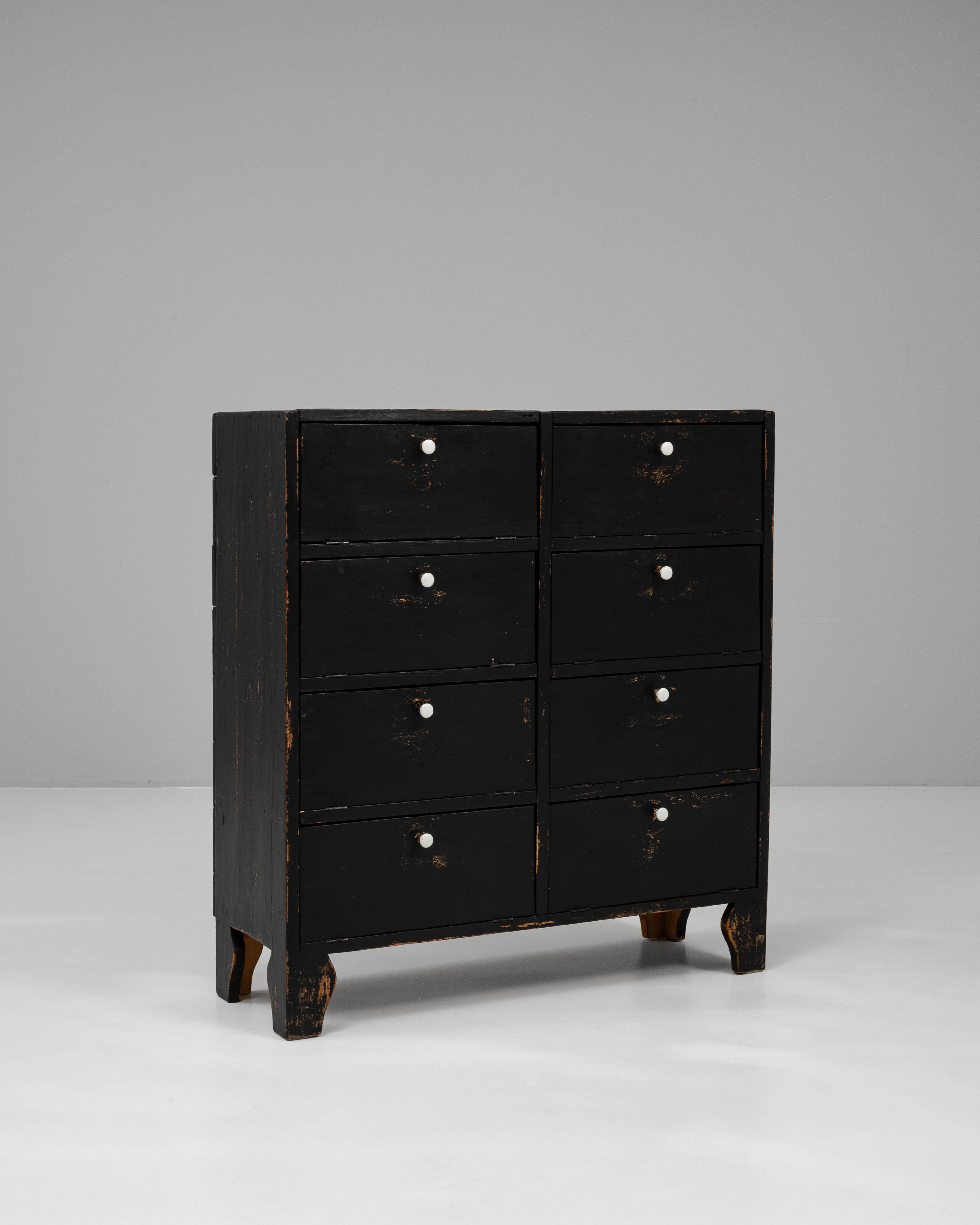 Cassettiera francese in legno patinato nero del XX secolo in vendita 2