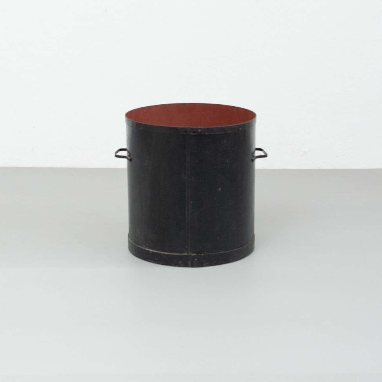 20th Century French Black Vintage Metal Bin In Good Condition For Sale In Barcelona, Barcelona