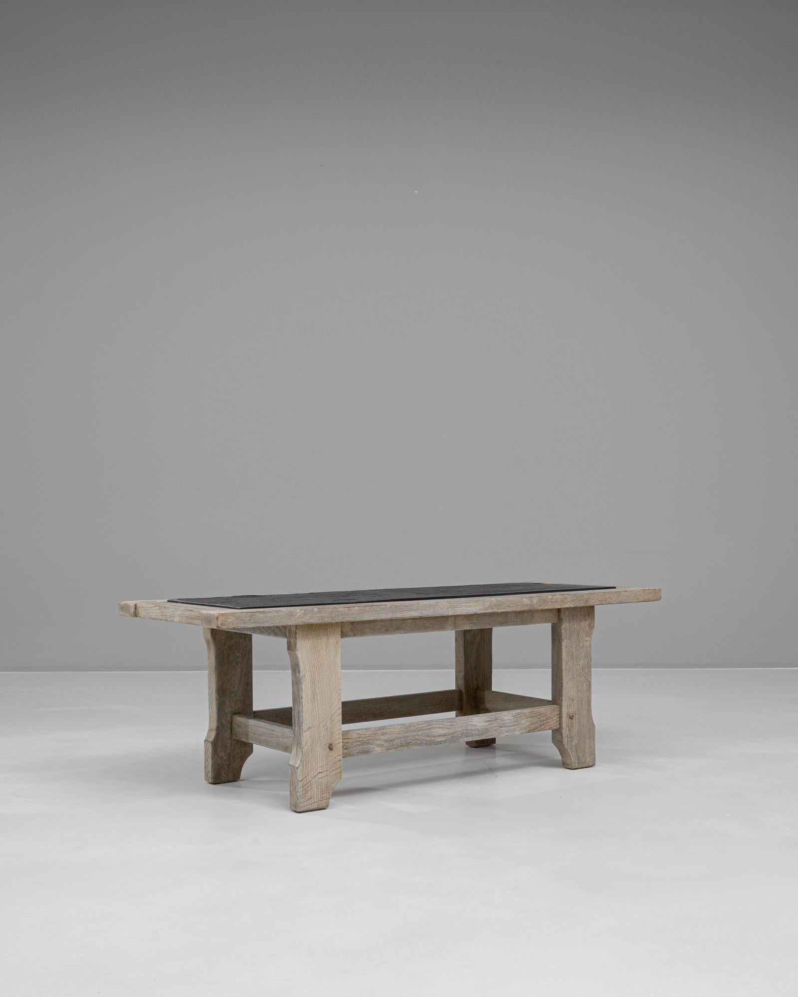 Français 20ème siècle  Table basse française en Oak Oak blanchi avec plateau en pierre d'ardoise en vente