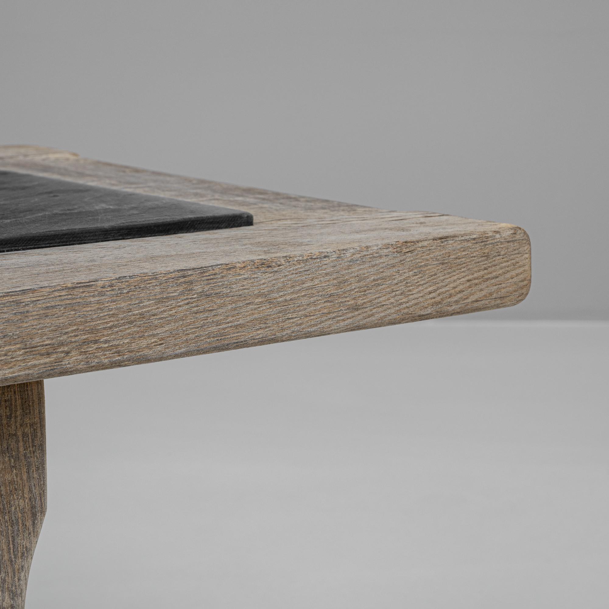 20ème siècle  Table basse française en Oak Oak blanchi avec plateau en pierre d'ardoise en vente 1