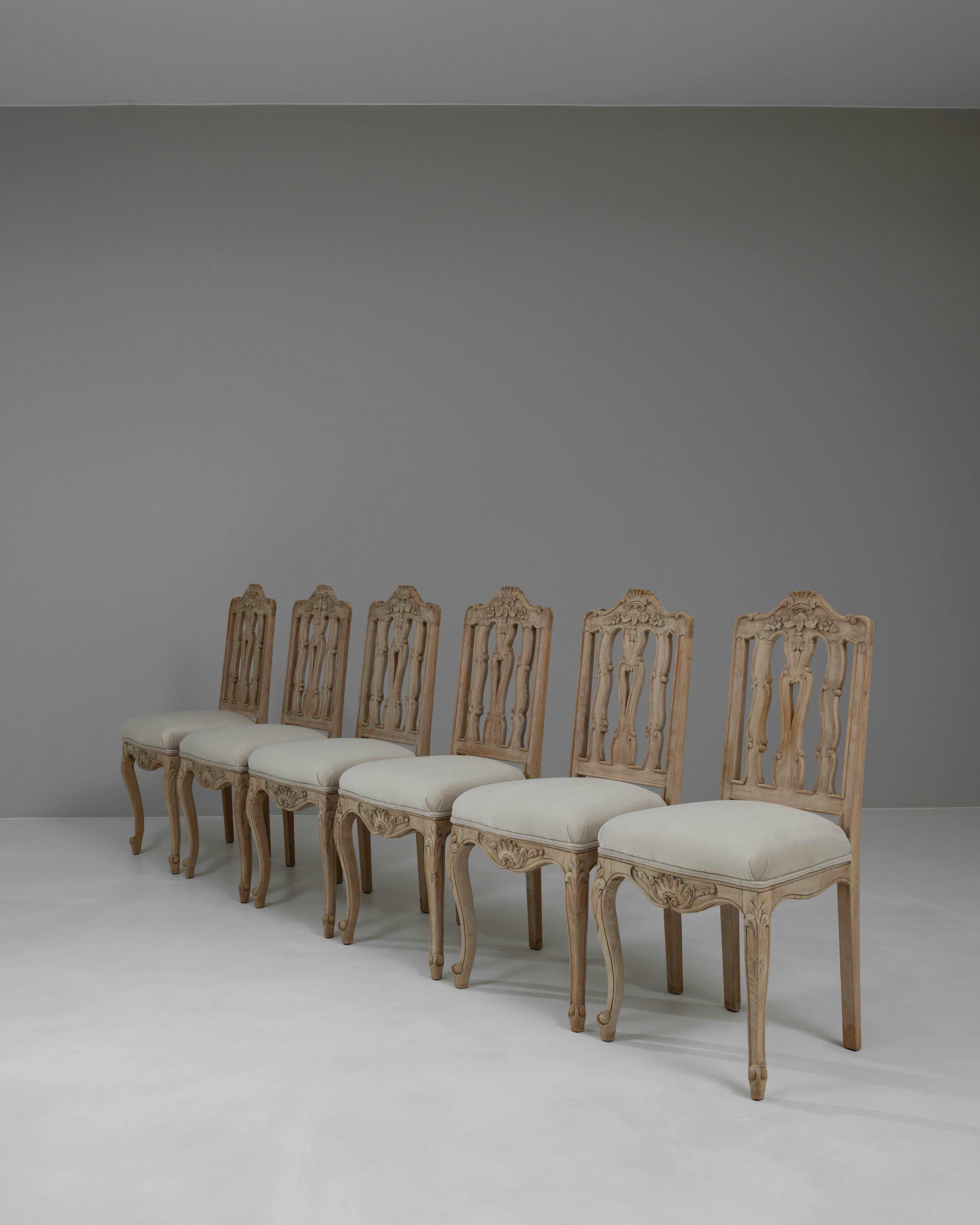 Französische Esszimmerstühle aus gebleichter Eiche des 20. Jahrhunderts mit gepolsterten Sitzen, 6er-Set, Set im Angebot 4