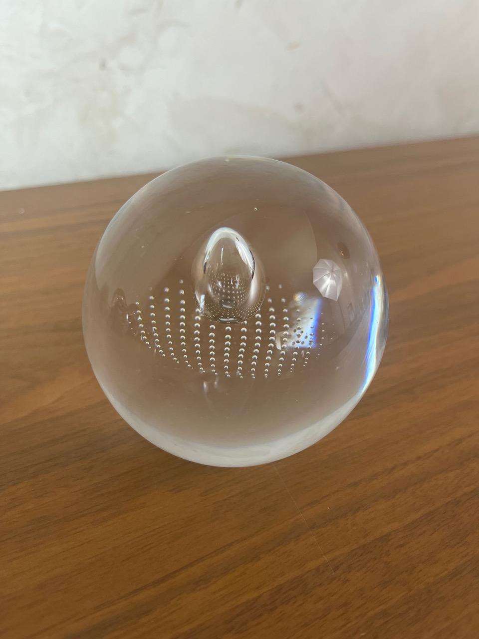 20th century French Blown Glass Paperweight, 1980s In Good Condition For Sale In LEGNY, FR