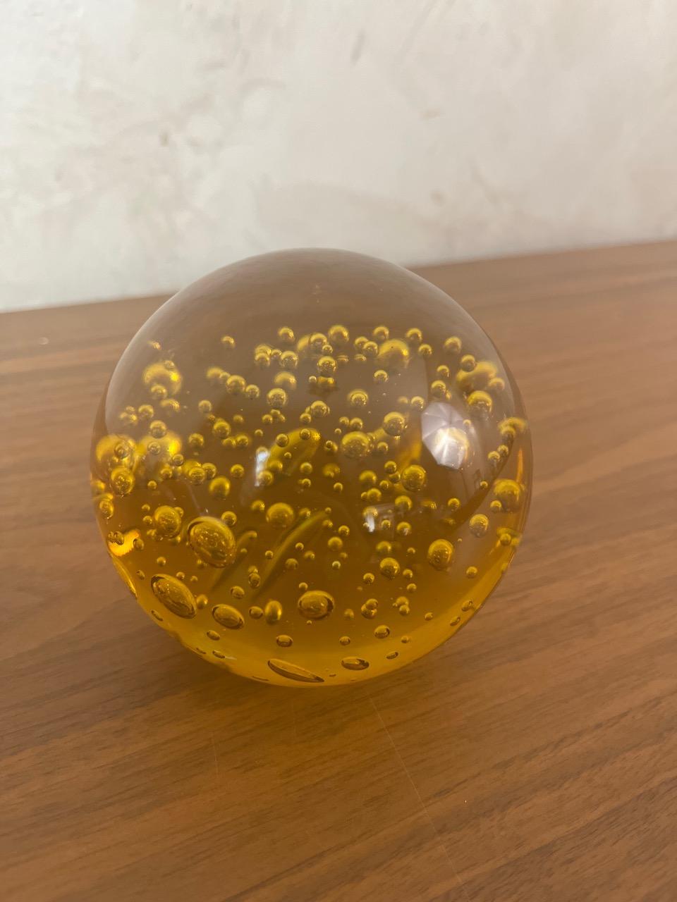 20th century French Blown Glass Paperweight, 1980s In Good Condition For Sale In LEGNY, FR