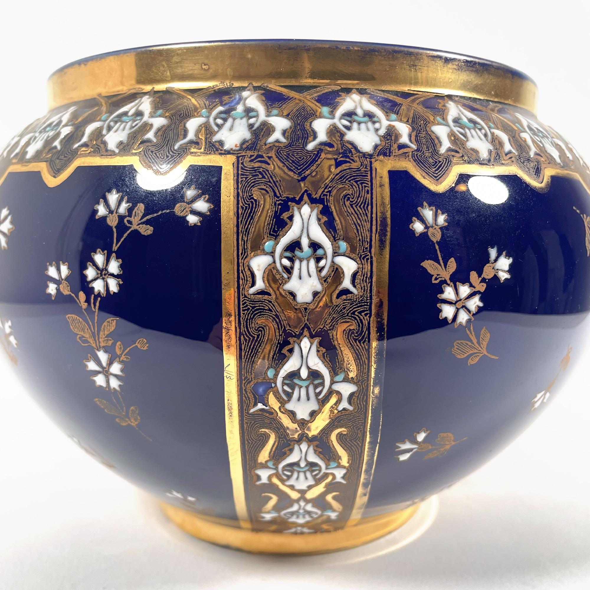 20th Century French Blue Faience pot cover by R&G Lunéville In Excellent Condition In PARIS, FR