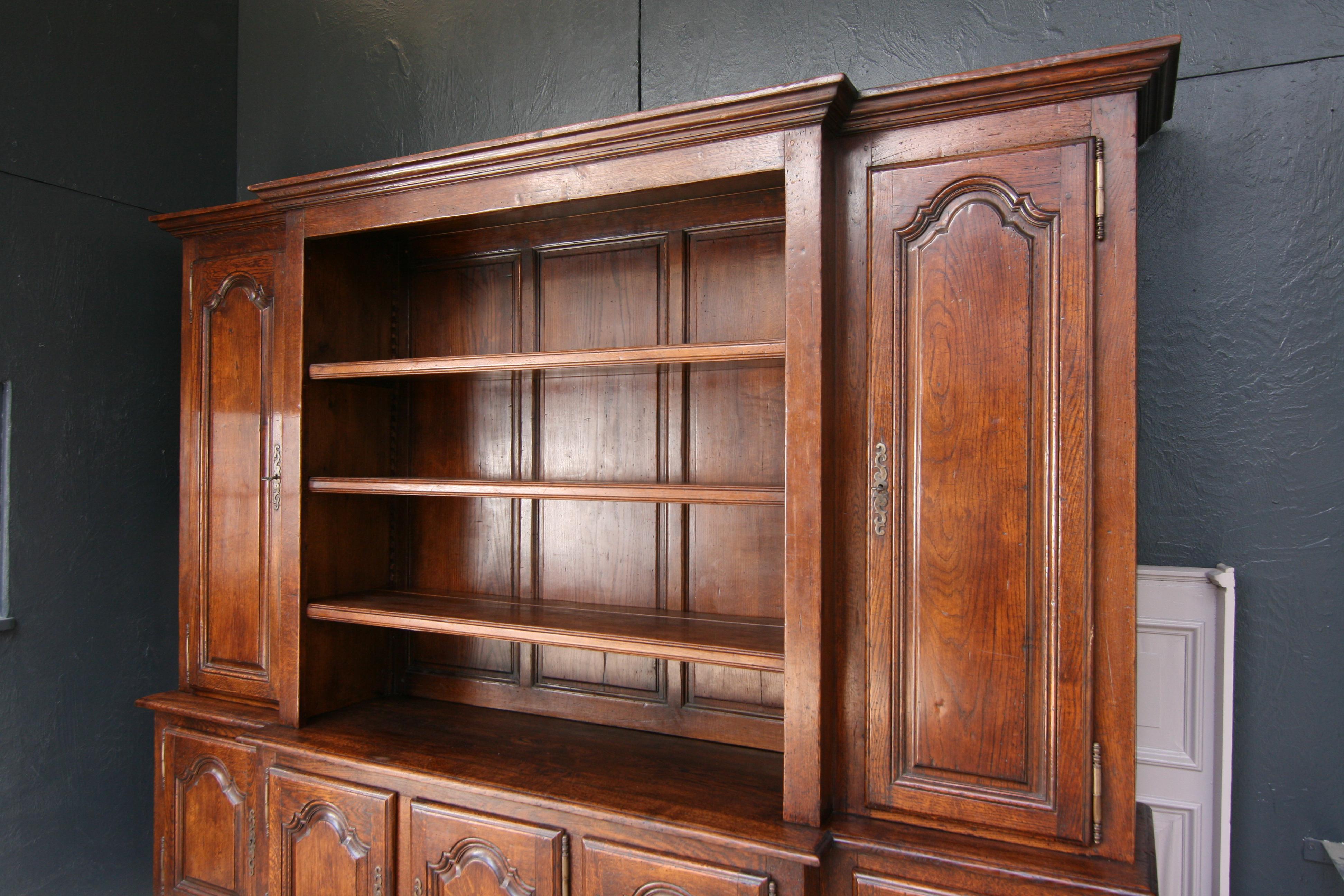 20th Century French Bookcase Cabinet Made of Oak 6