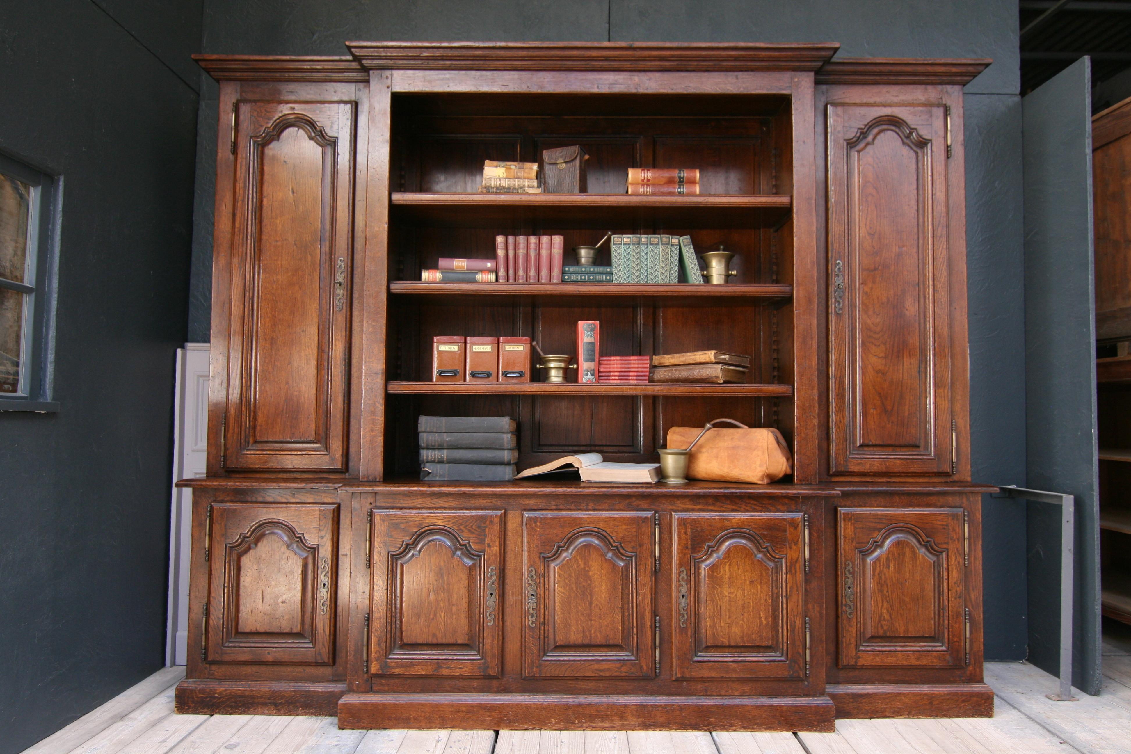 20th Century French Bookcase Cabinet Made of Oak 1