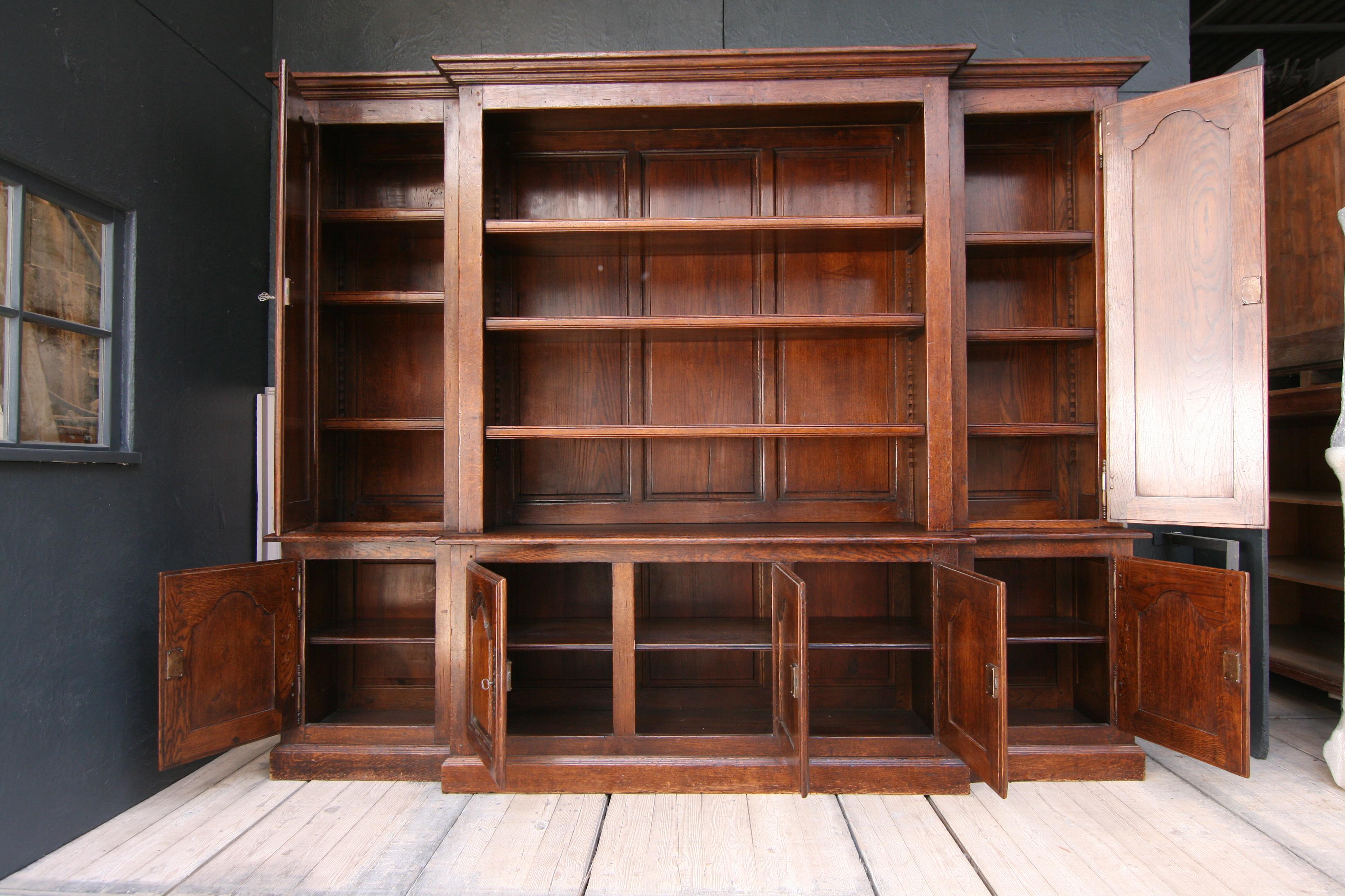 20th Century French Bookcase Cabinet Made of Oak 3