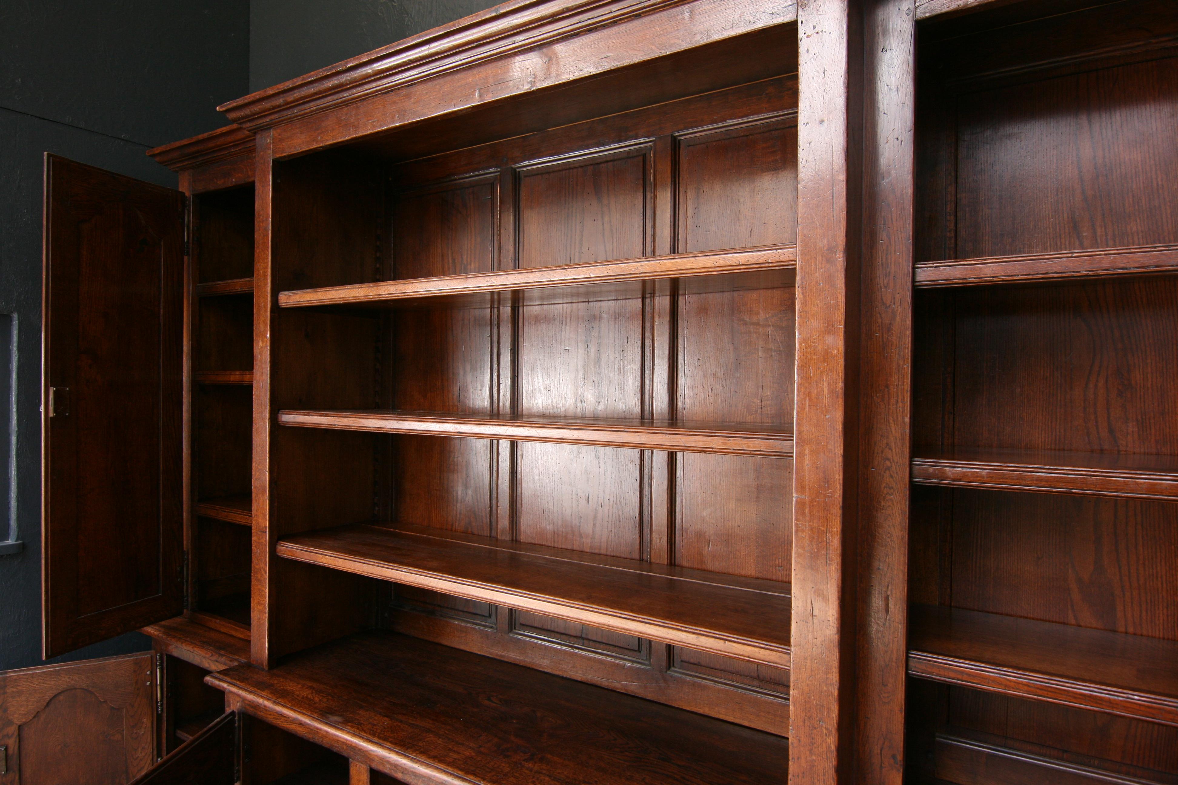 20th Century French Bookcase Cabinet Made of Oak 4