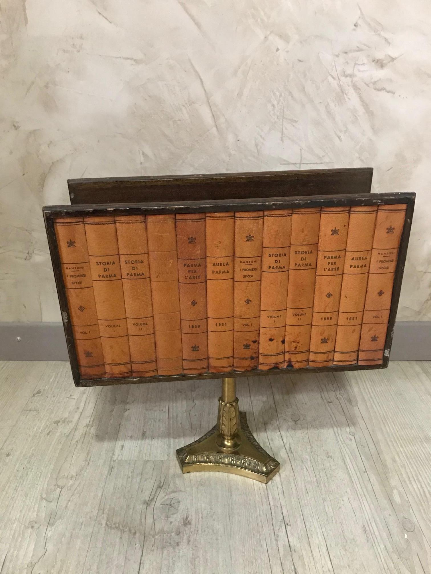 20th Century French Books Imitation Magazine Rack In Good Condition For Sale In LEGNY, FR