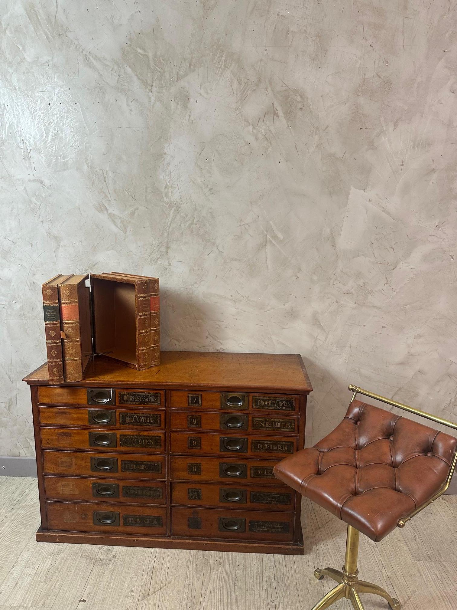 20. Jahrhundert Französisch Bücher Secret Box, 1950er Jahre im Angebot 6