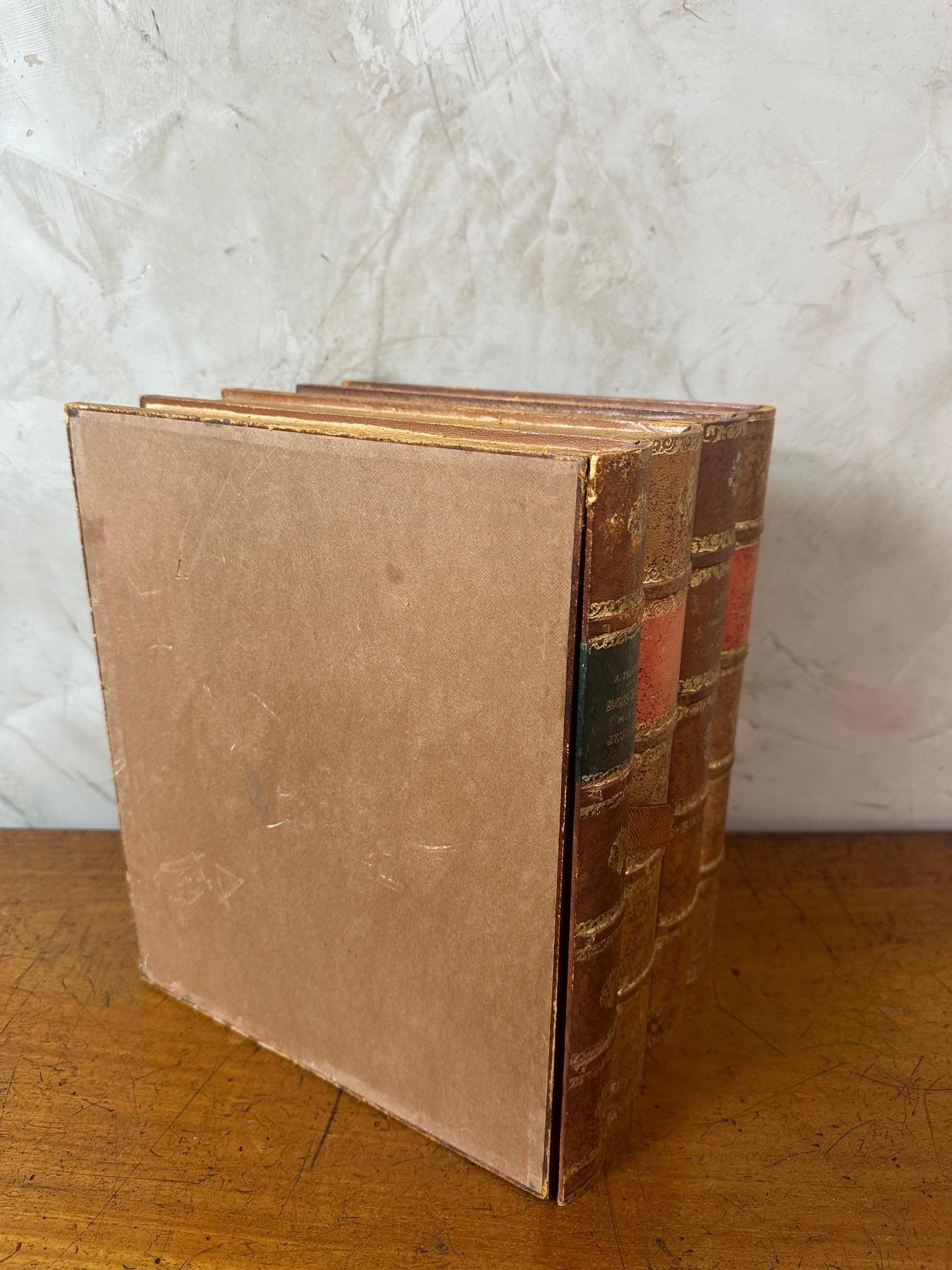 20. Jahrhundert Französisch Bücher Secret Box, 1950er Jahre im Angebot 1
