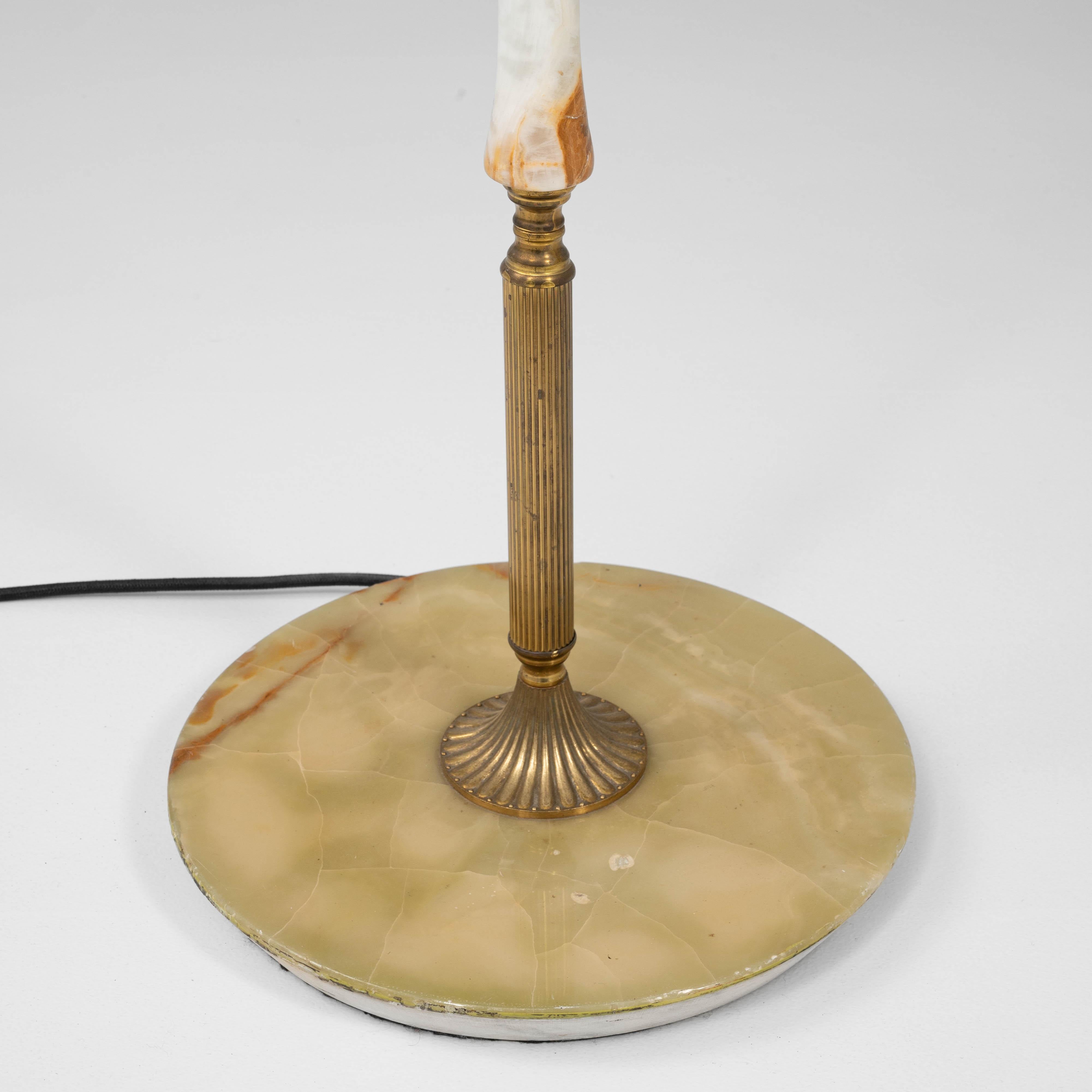 Lampadaire français du 20e siècle en laiton et albâtre en vente 4