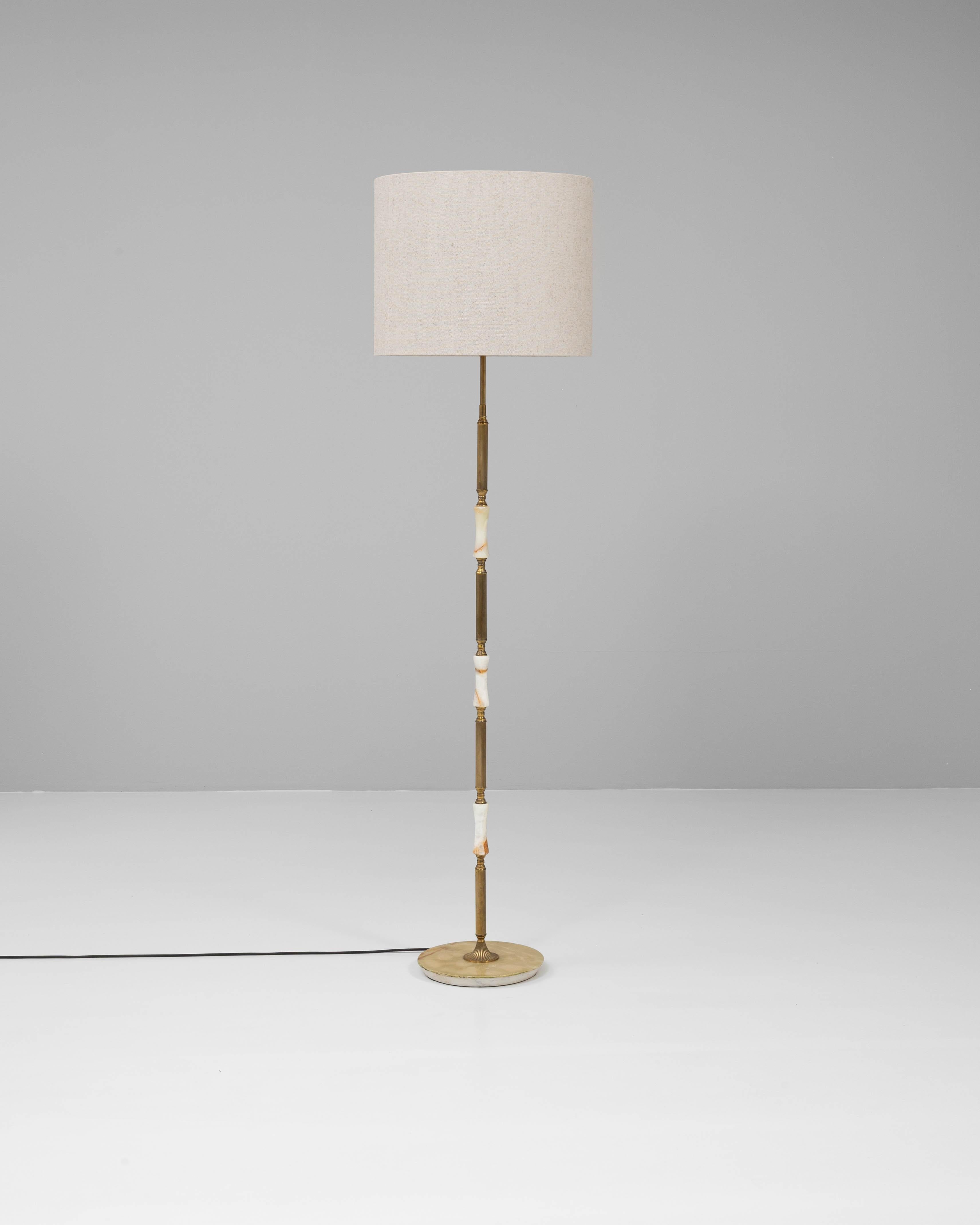 Lampadaire français du 20e siècle en laiton et albâtre Bon état - En vente à High Point, NC