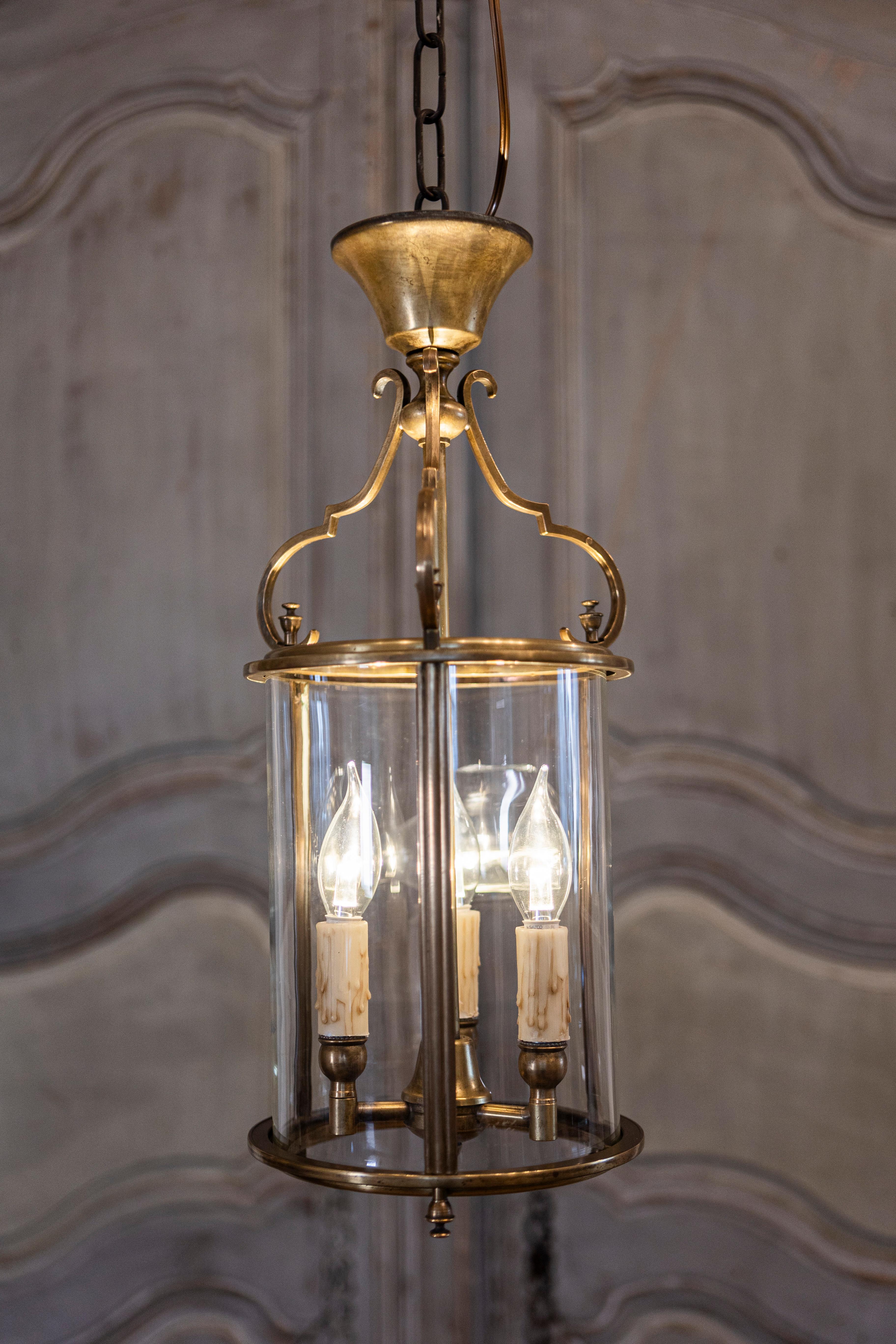Lanterne en laiton et verre du 20e siècle Bon état - En vente à Atlanta, GA