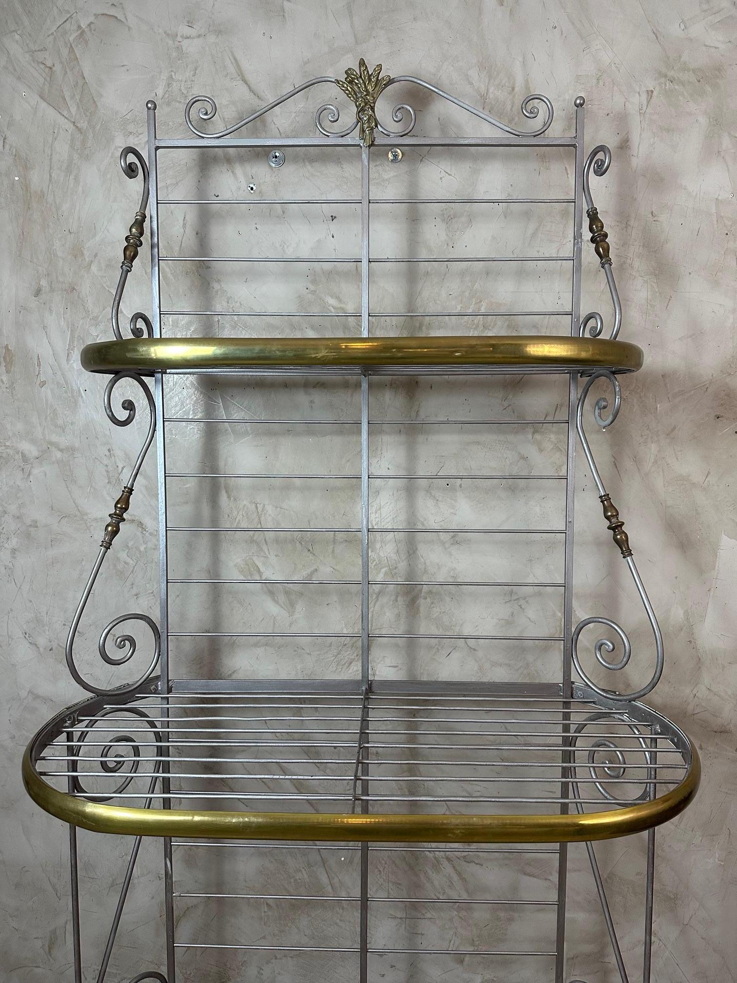 20th century French Brass and Metal Baker's Shelf, 1950s In Good Condition For Sale In LEGNY, FR