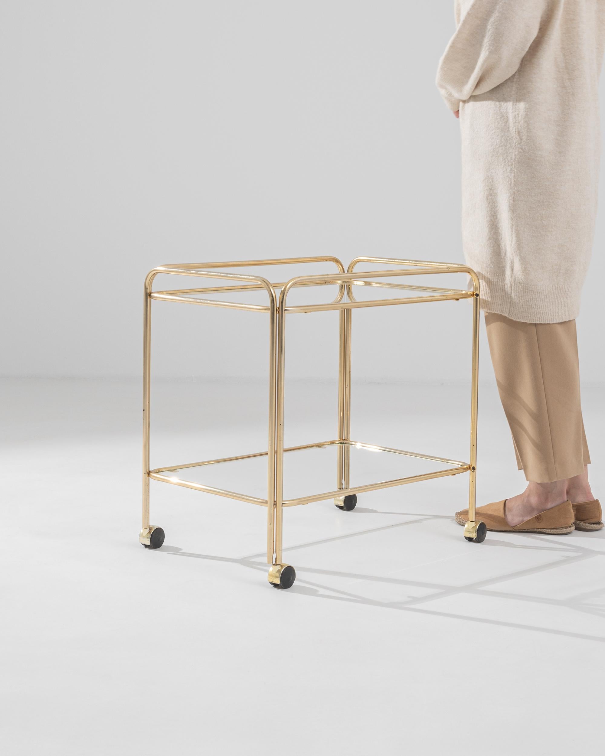 20ième siècle Chariot de bar français du 20ème siècle avec plateau en verre sur roues en vente