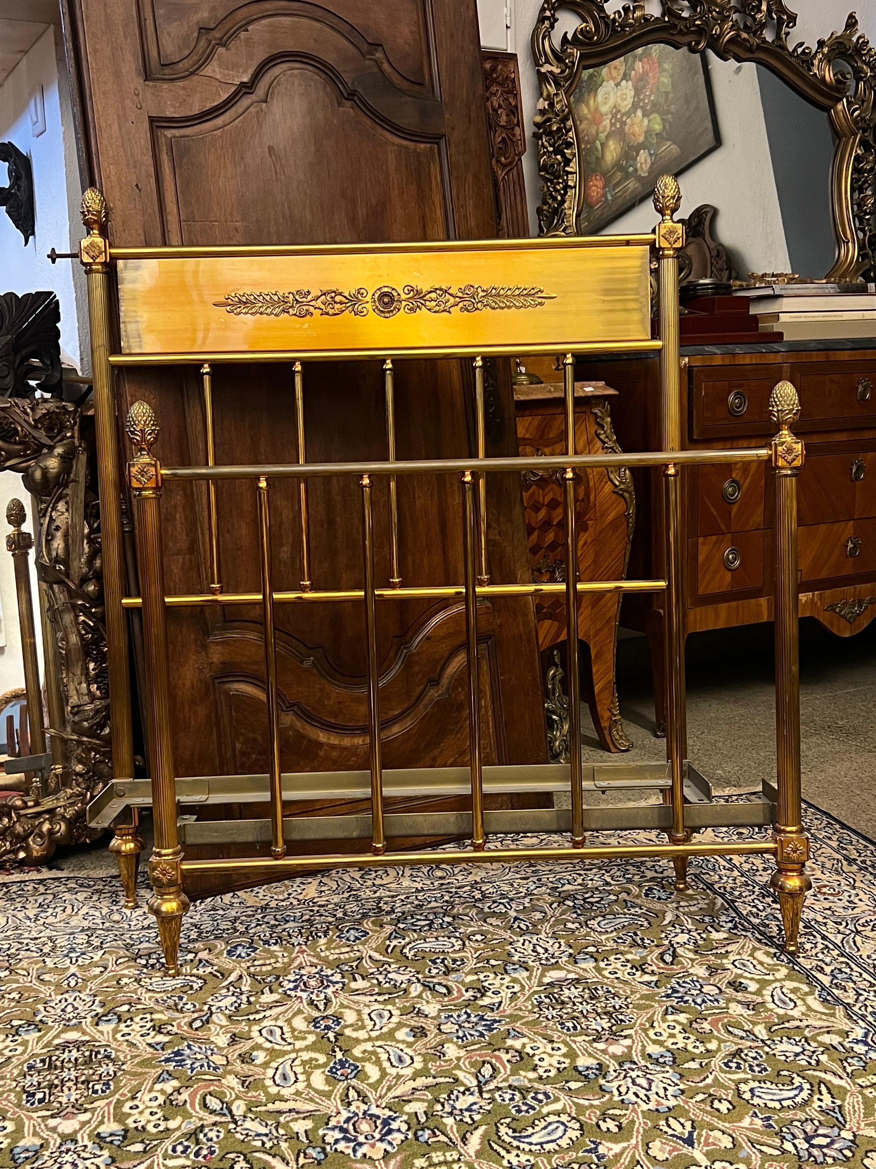 French brass bed frame parts made for Albert Will store.
There is a headboard 111/80 cm and a footboard 92/80 cm. The original side railings are missing, but could be replaced. The piece is in original condition and as it may be seen there is a