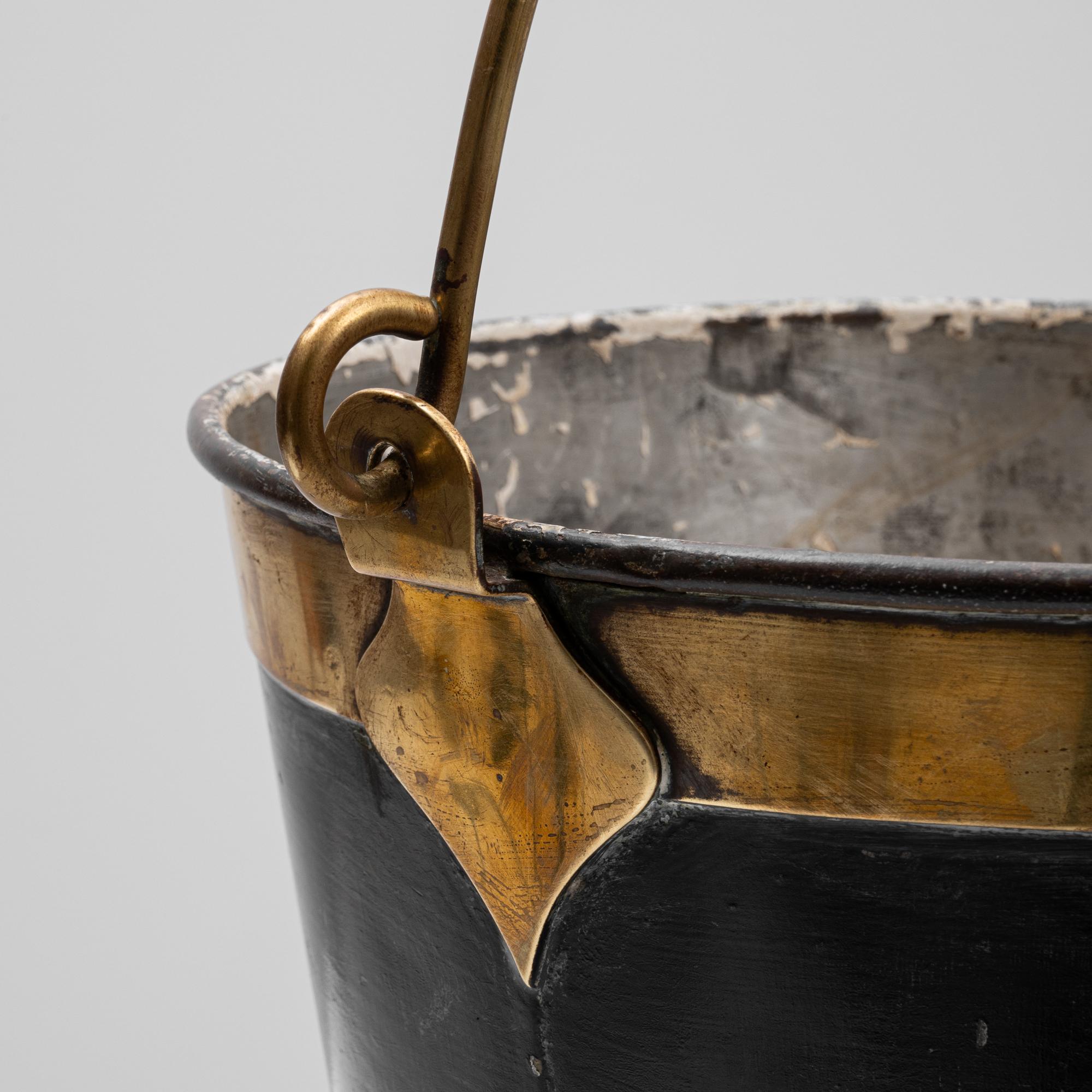 Francese 20th Century French Brass Bucket in vendita