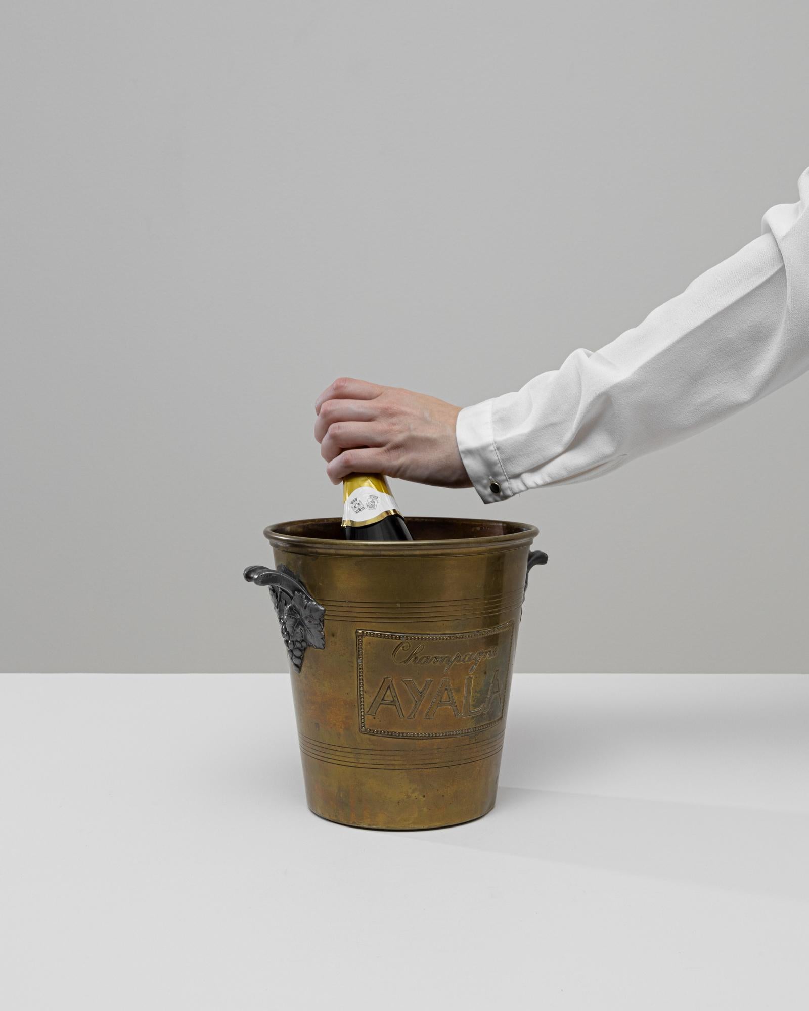 Seau à champagne en laiton français du 20e siècle Bon état - En vente à High Point, NC