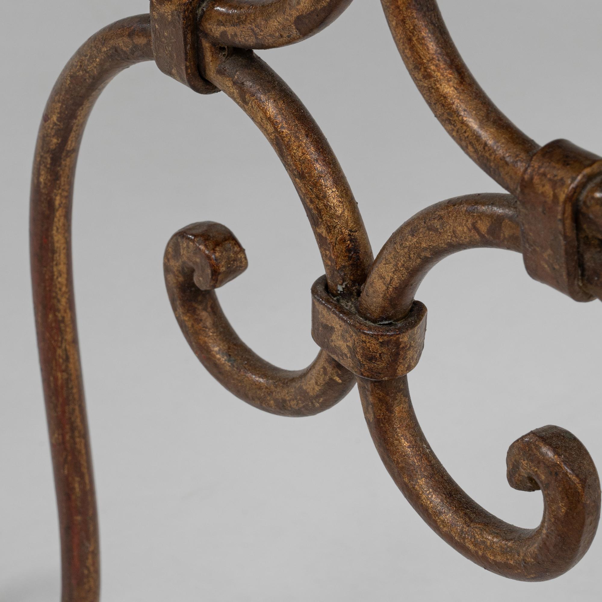 Table basse en laiton du 20e siècle avec plateau en verre en vente 4