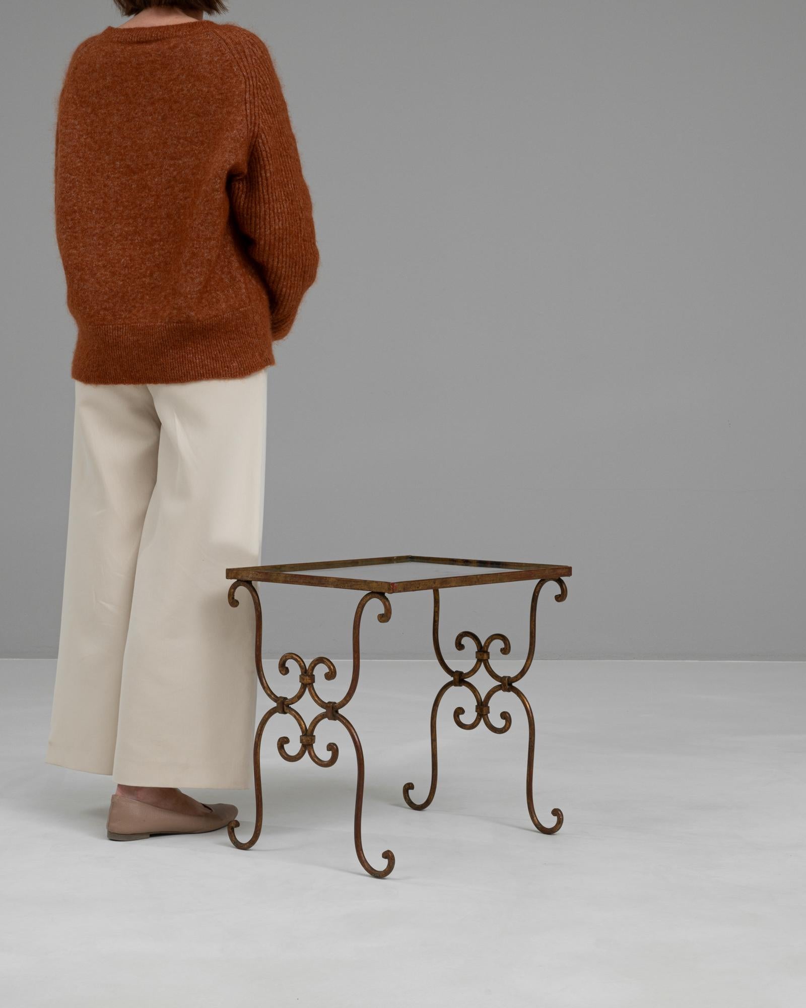 Table basse en laiton du 20e siècle avec plateau en verre Bon état - En vente à High Point, NC