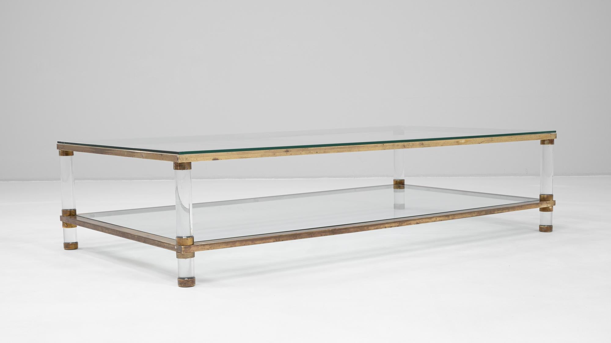 Mesa baja francesa de latón del siglo XX con tapa de cristal en venta 2