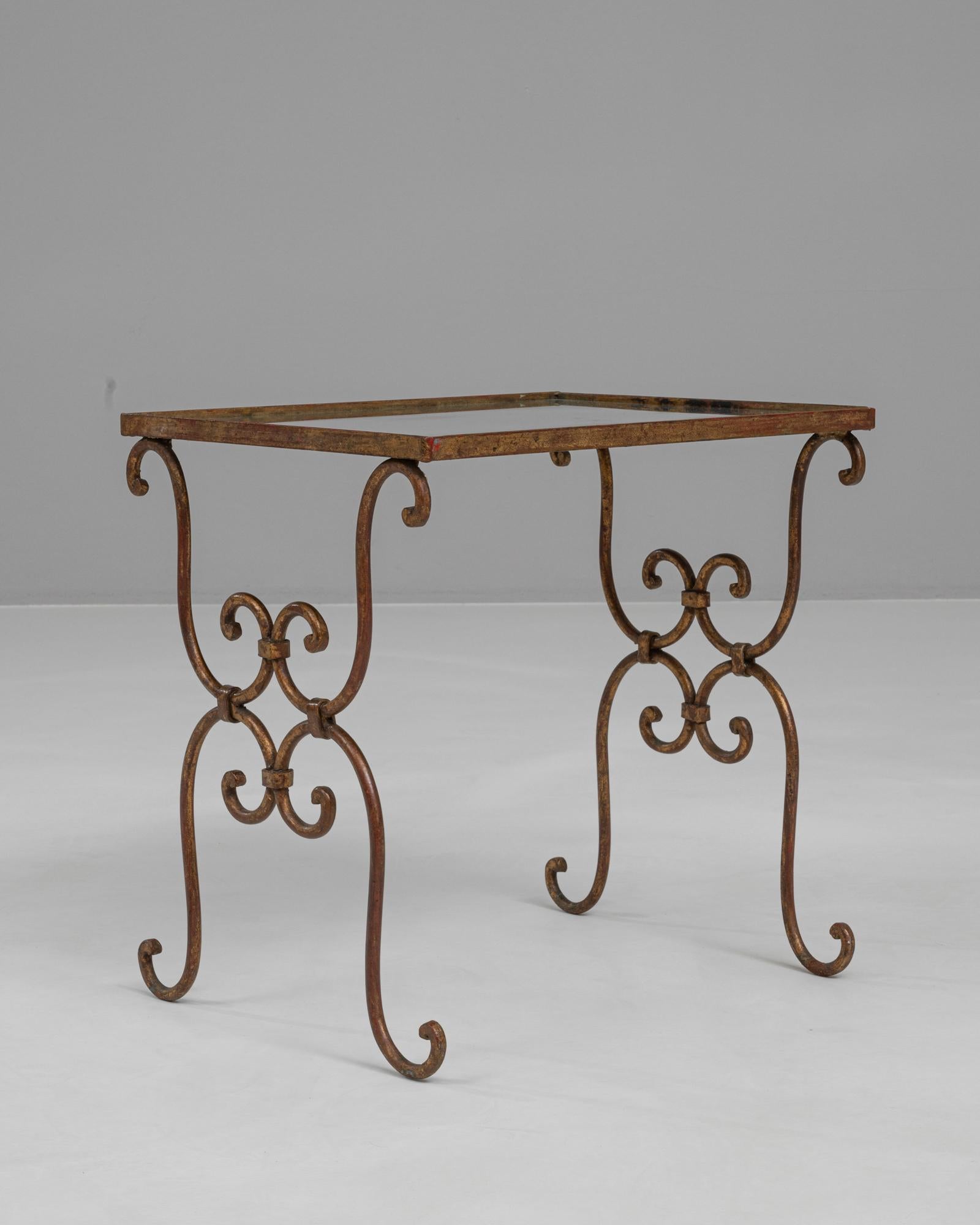 Table basse en laiton du 20e siècle avec plateau en verre en vente 1